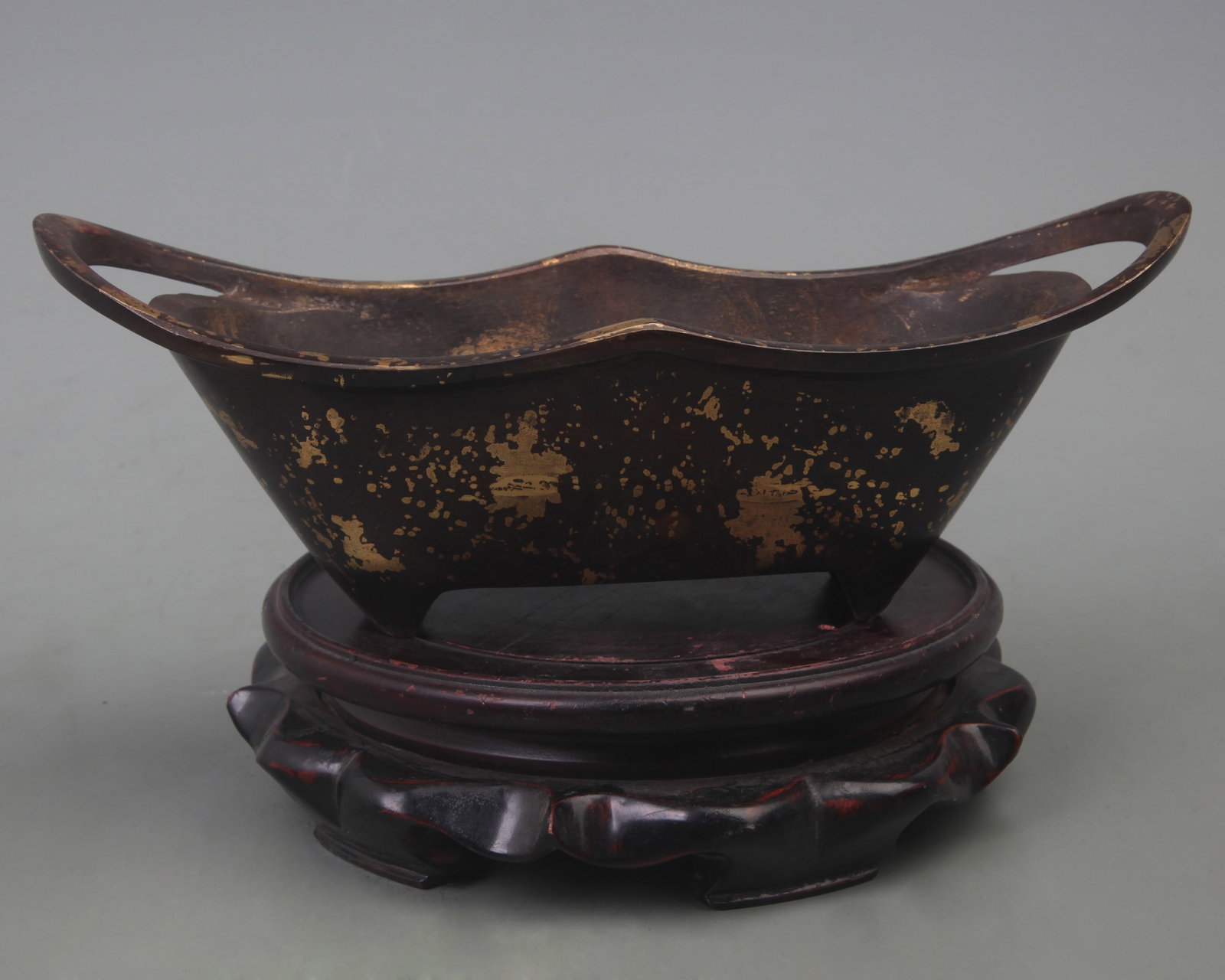 A FINE GOLD INGOT SHAPED SPRINKLE GOLD INCENSE BURNER: Ming Dynasty Style; Long: 9.4 inch; High: 3.8 inch; High: 3.5 inch; wooden base for picture and display purpose only.