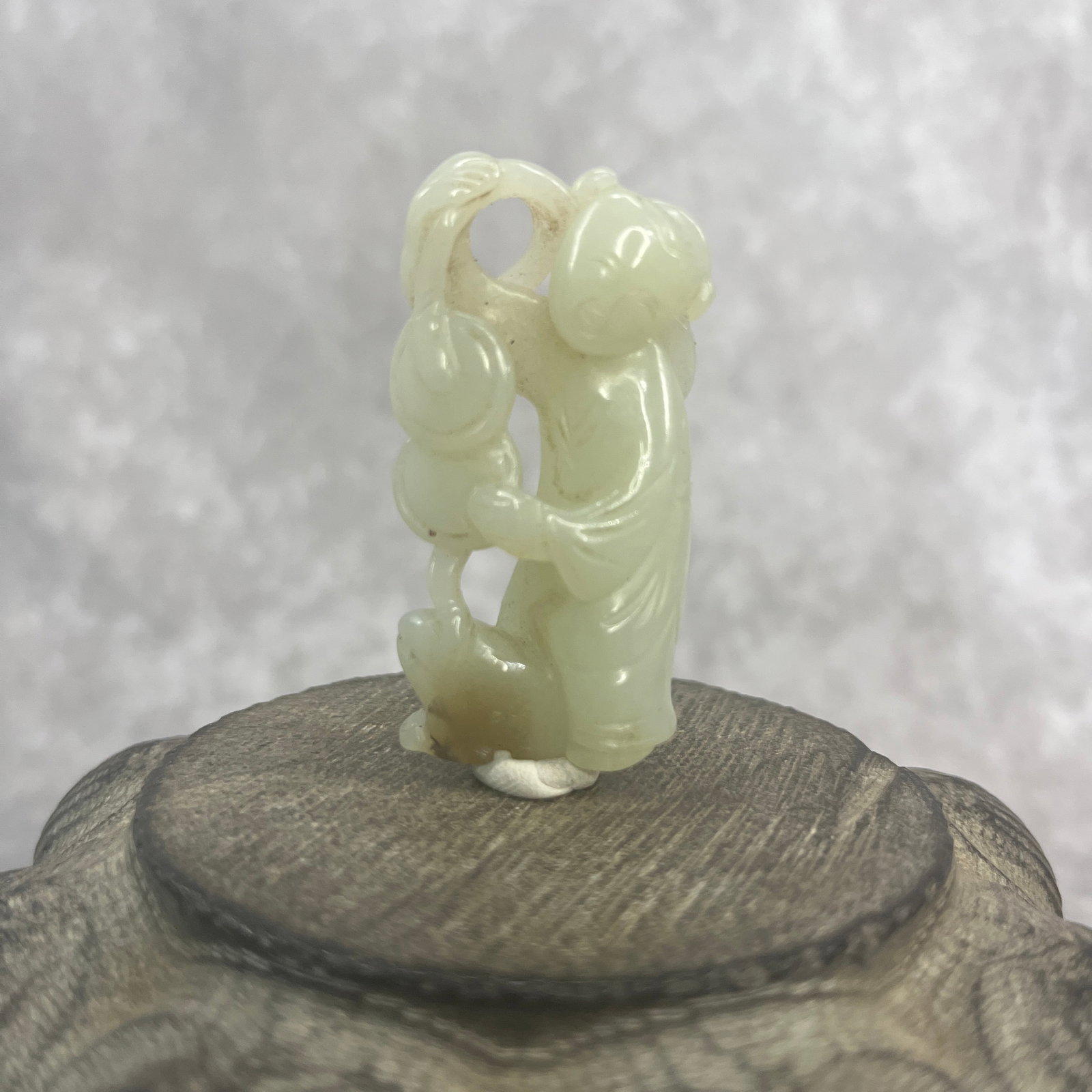 A FINE HETIAN JADE PENDANT CHILD WITH A GOURD (1 of 5)