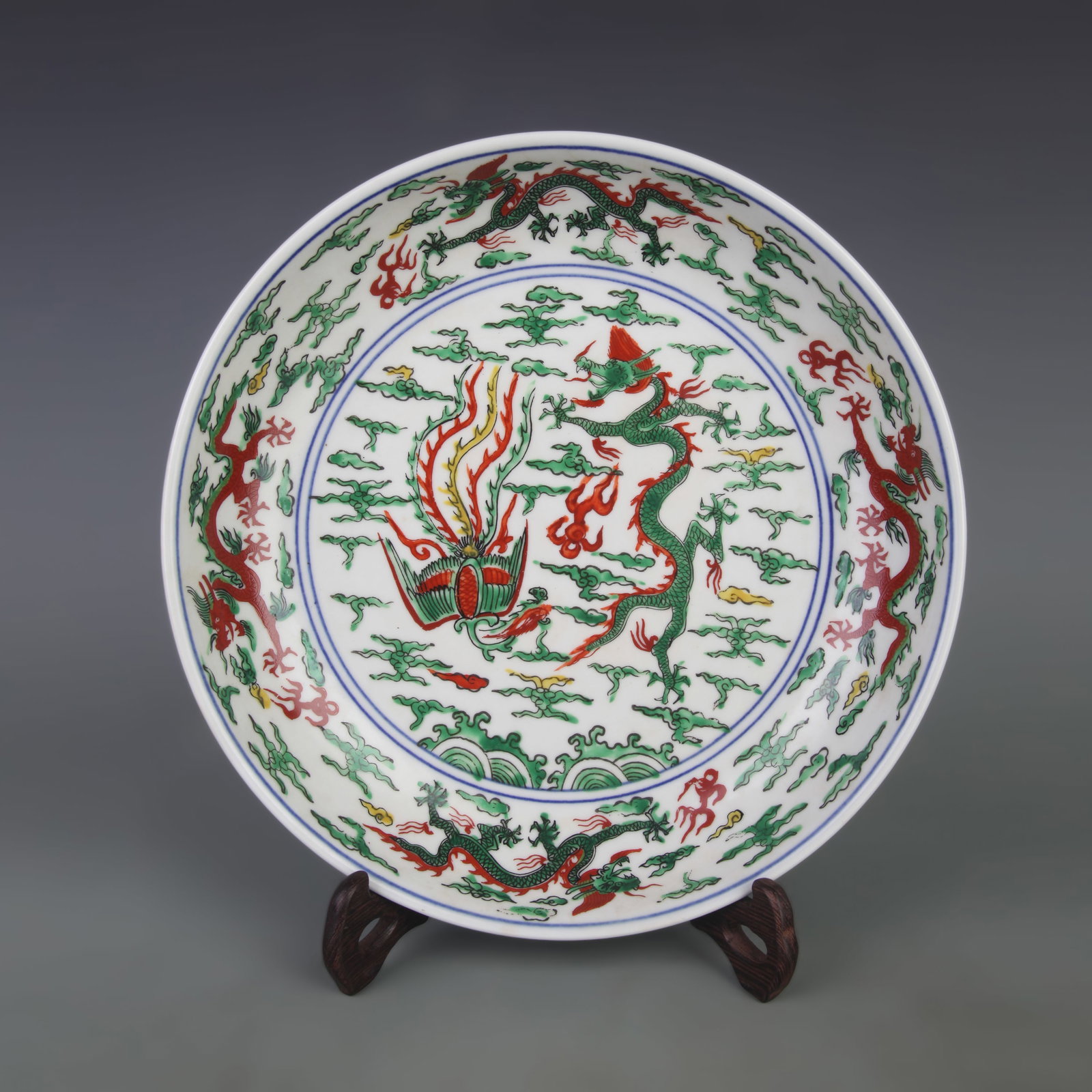 A FINE WUCAI DRAGON AND PHOENIX PLATE: Ming Dynasty Style Wan Li Period; Diameter: 9.8 inch; High: 2.0 inch; wooden base for picture and display purpose only.