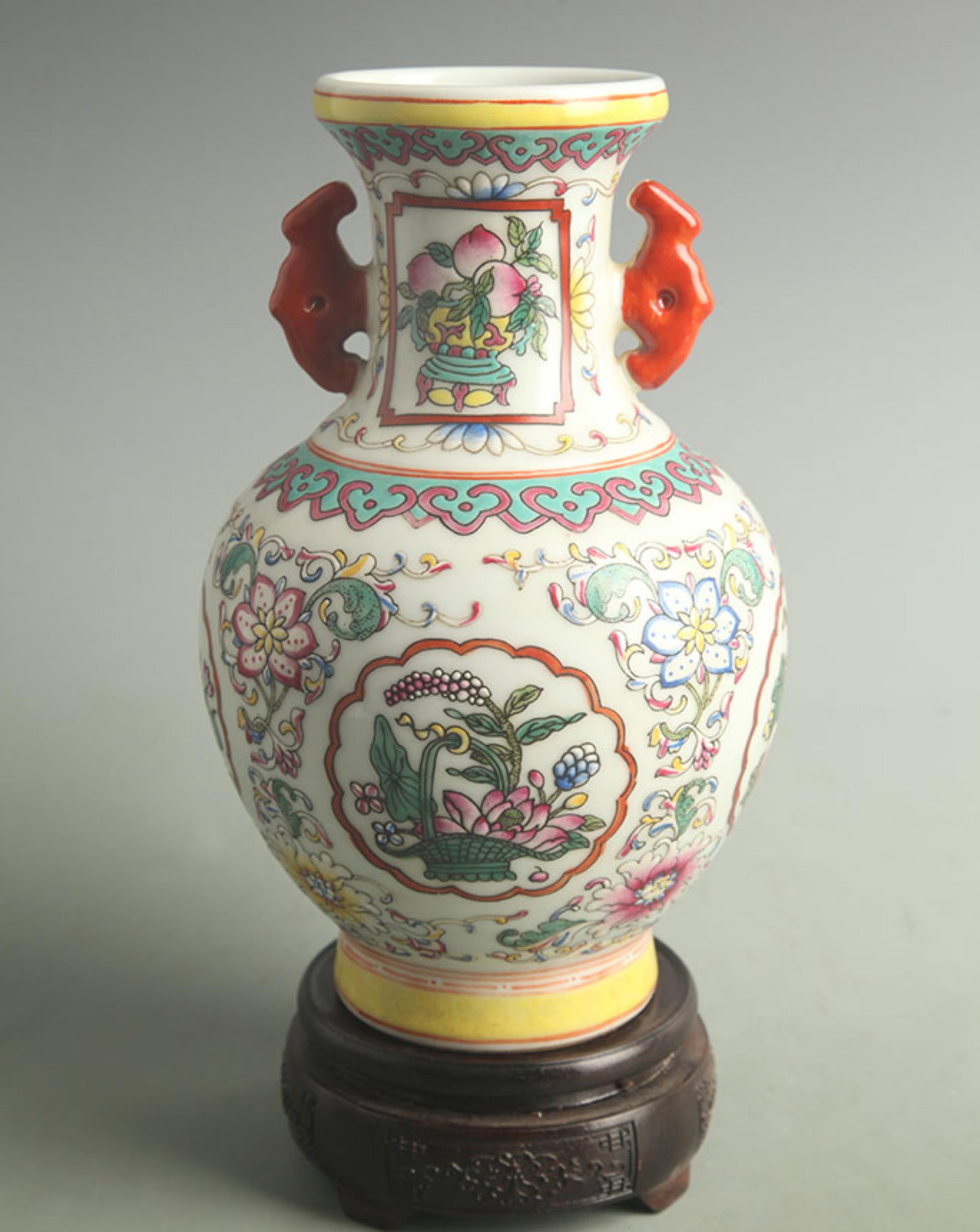 FAMILLE ROSE VASE WITH FLORAL PATTERNS AND TWIN HANDLES: Qing Dynasty Qianlong Period; High: 9.50 inch; Width: 5.50 inch; wooden base for picture and display purpose only.