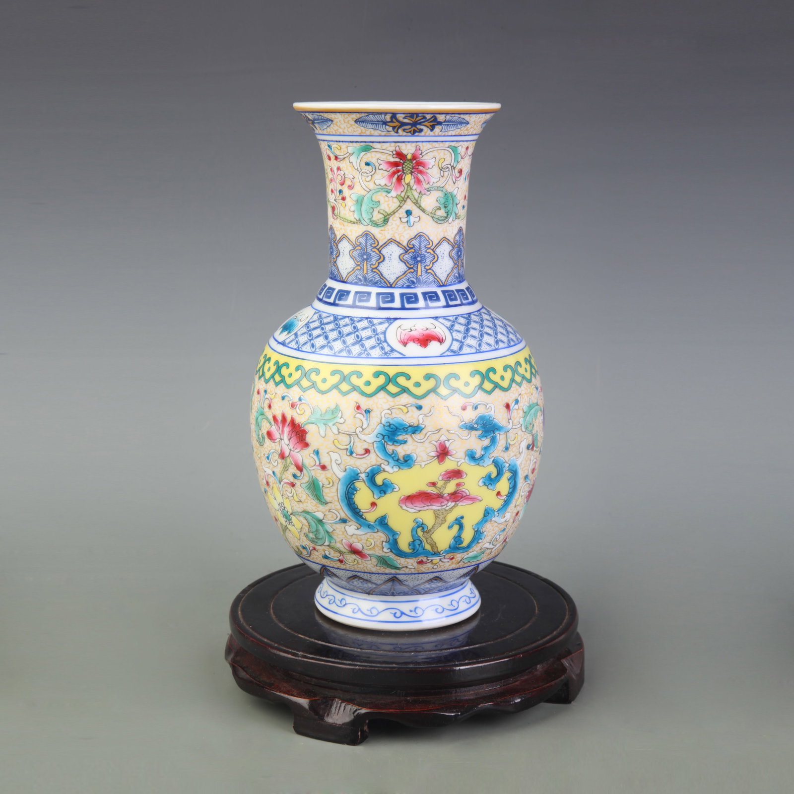 A FAMILLE-ROSE FLORAL AND BIRD PORCELAIN VASE: Qing Dynasty Qian Long Period; Diameter: 3.7 inch; High: 9.5 inch; wooden base for picture and display purpose only.