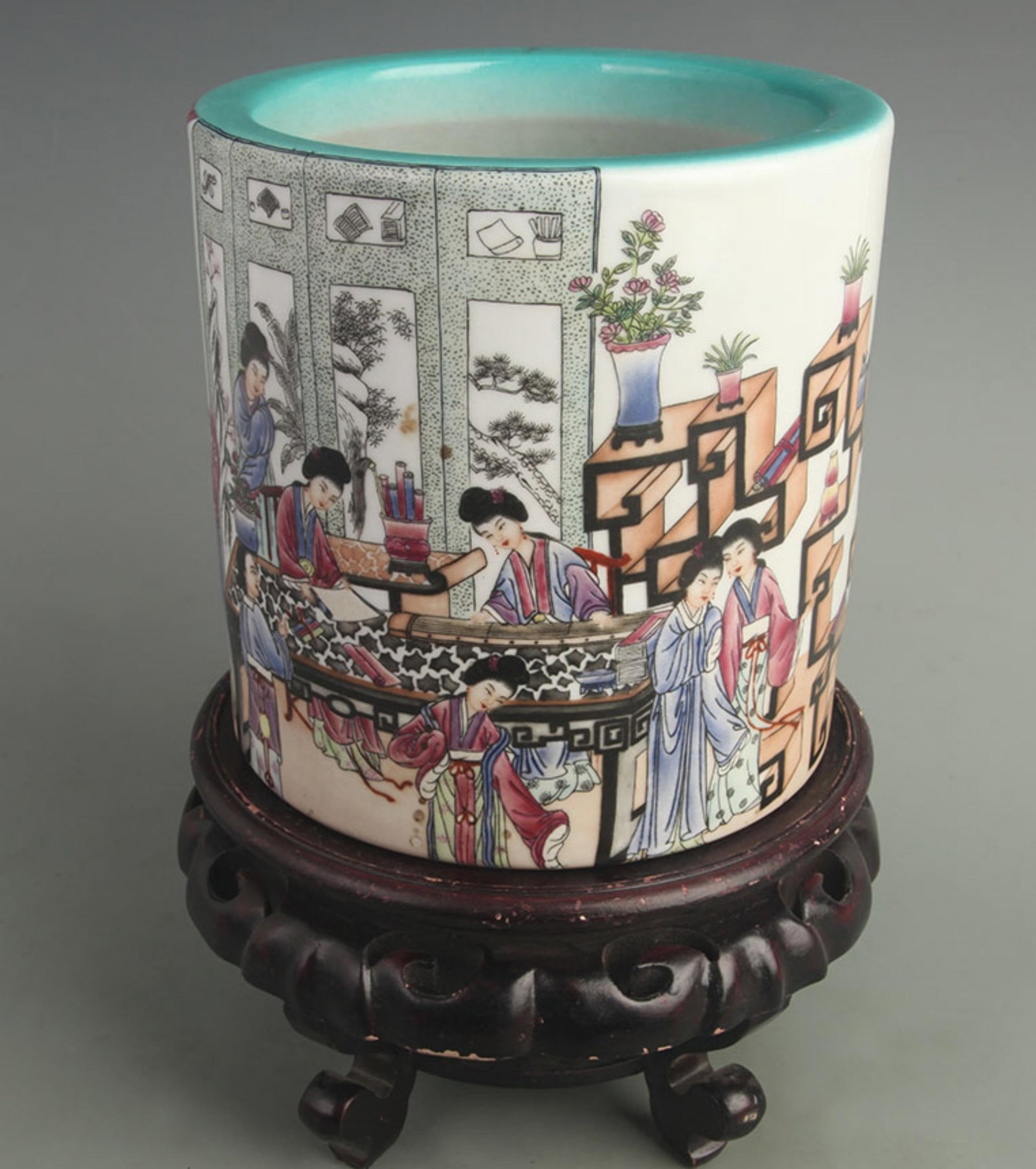 A FINE FIGURE-THEMED PORCELAIN BRUSH POT: Qing Dynasty; High: 7.80 inch; Width:7.80 inch; wooden base for picture and display purpose only.