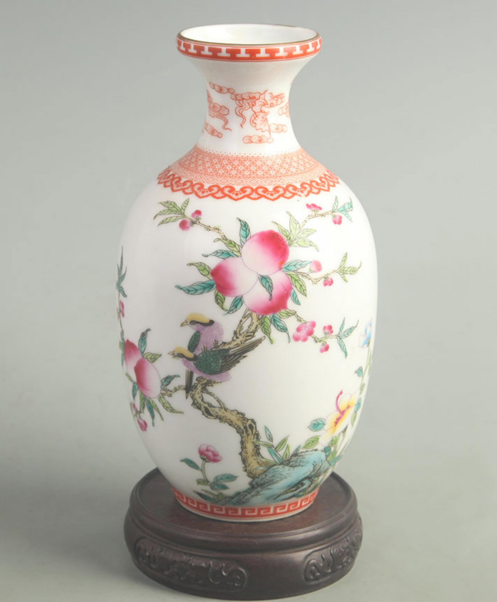 FAMILLE ROSE FLORAL PATTERN WINTER MELON STYLE PORCELAIN VASE: Qing Dynasty Yong Zheng Period; High: 7.50 inch; Width: 3.80 inch; wooden base for picture and display purpose only.