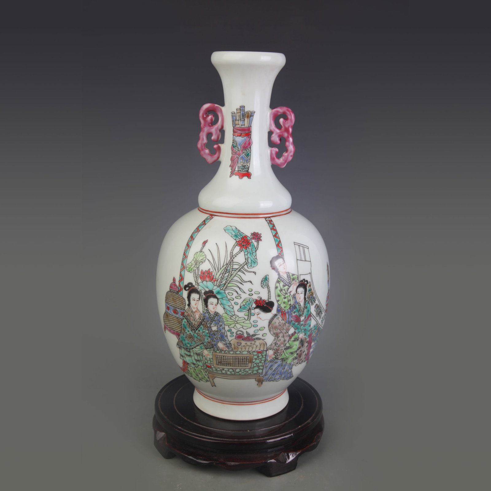 A FINE FAMILLE ROSE FIGURES DOUBLE-EARED PORCELAIN VASE: Qing Dynasty Qian Long Period; Diameter: 2.9 inch; High: 13.1 inch; wooden base for picture and display purpose only.
