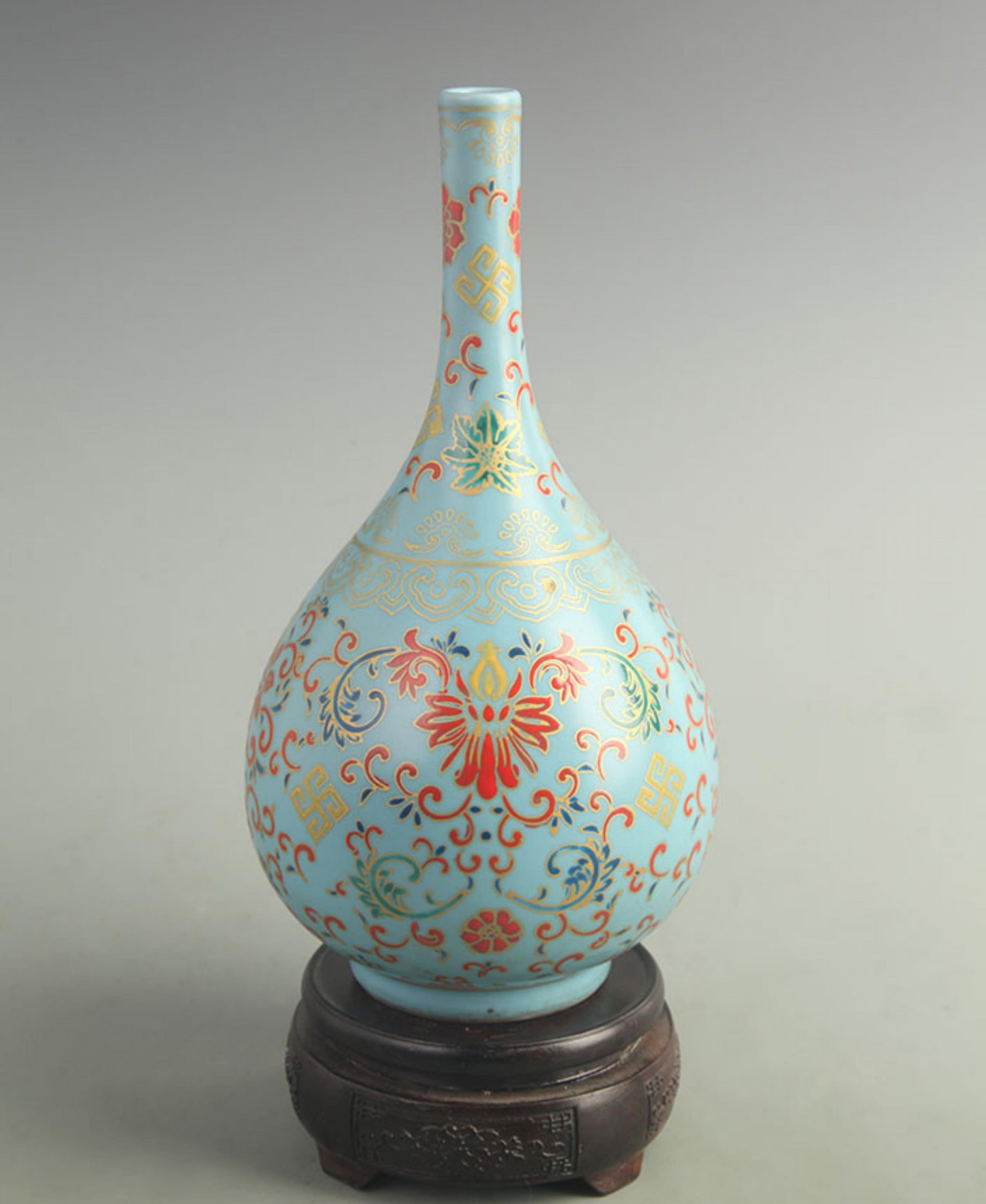 ORCHID GROUND FLOWER STYLE BALL BLADDER PORCELAIN BOTTLE: Qing Dynasty Yongzhen Period; High: 10.5 inch; Width: 5.50 inch; wooden base for picture and display purpose only.