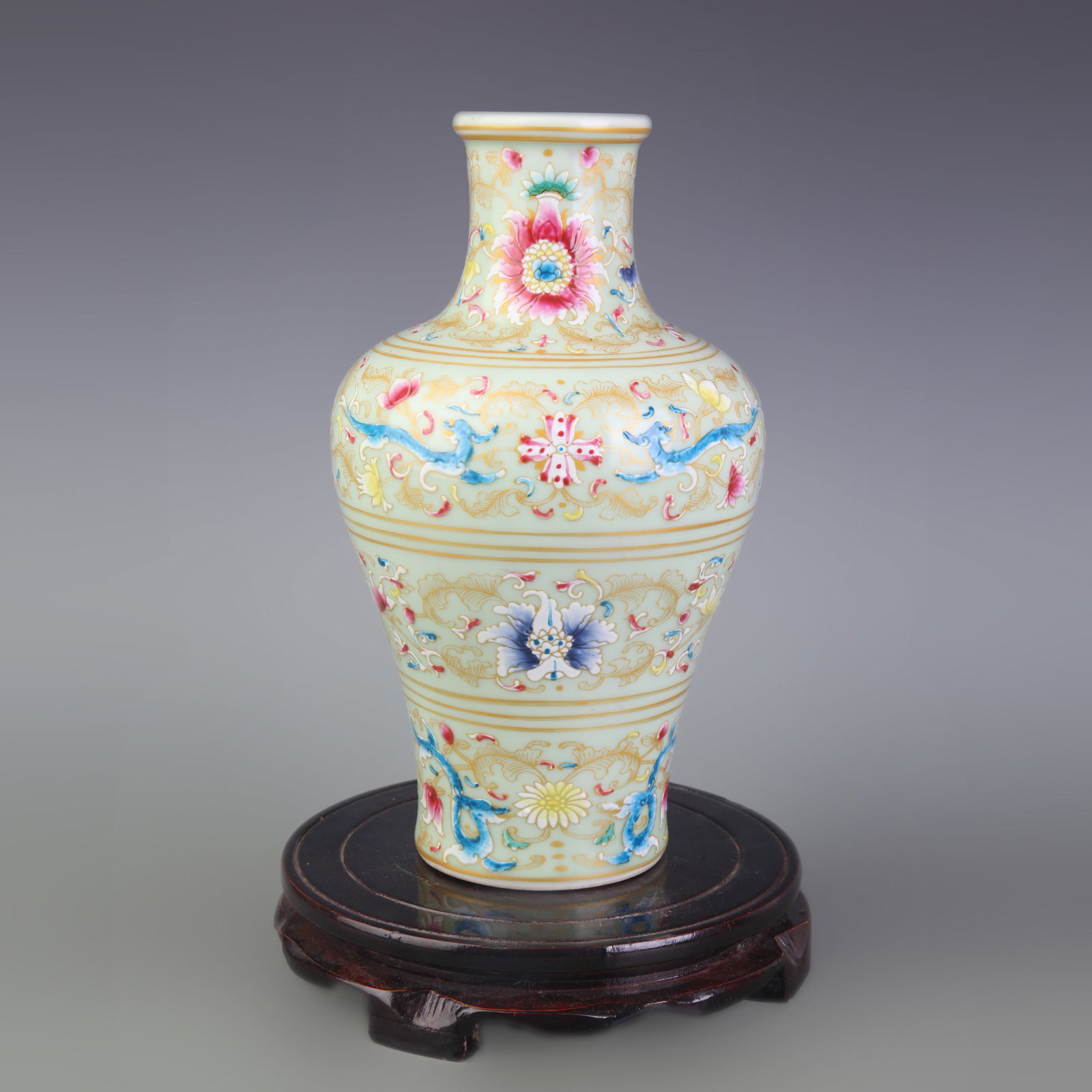 FAMILLE ROSE BIRD AND FLOWER PATTERN PORCELAIN VASE: Qing Dynasty Qian Long Period; Diameter:3.2 inch; High: 9.5 inch; wooden base for picture and display purpose only.