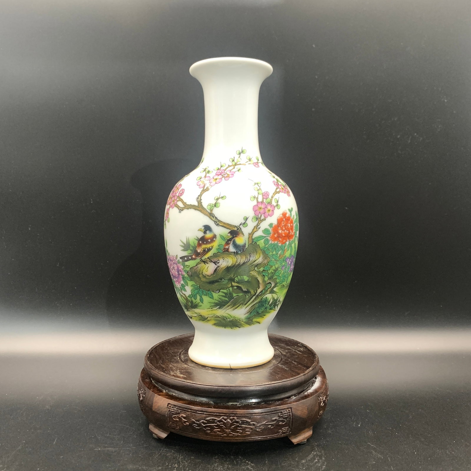 FAMILLE-ROSE 'BIRDS AND PEONIES' PORCELAIN VASE: Qing Dynasty; High: 9.8 inch; Diameter: 4.7 inch; wooden base for picture and display purpose only.