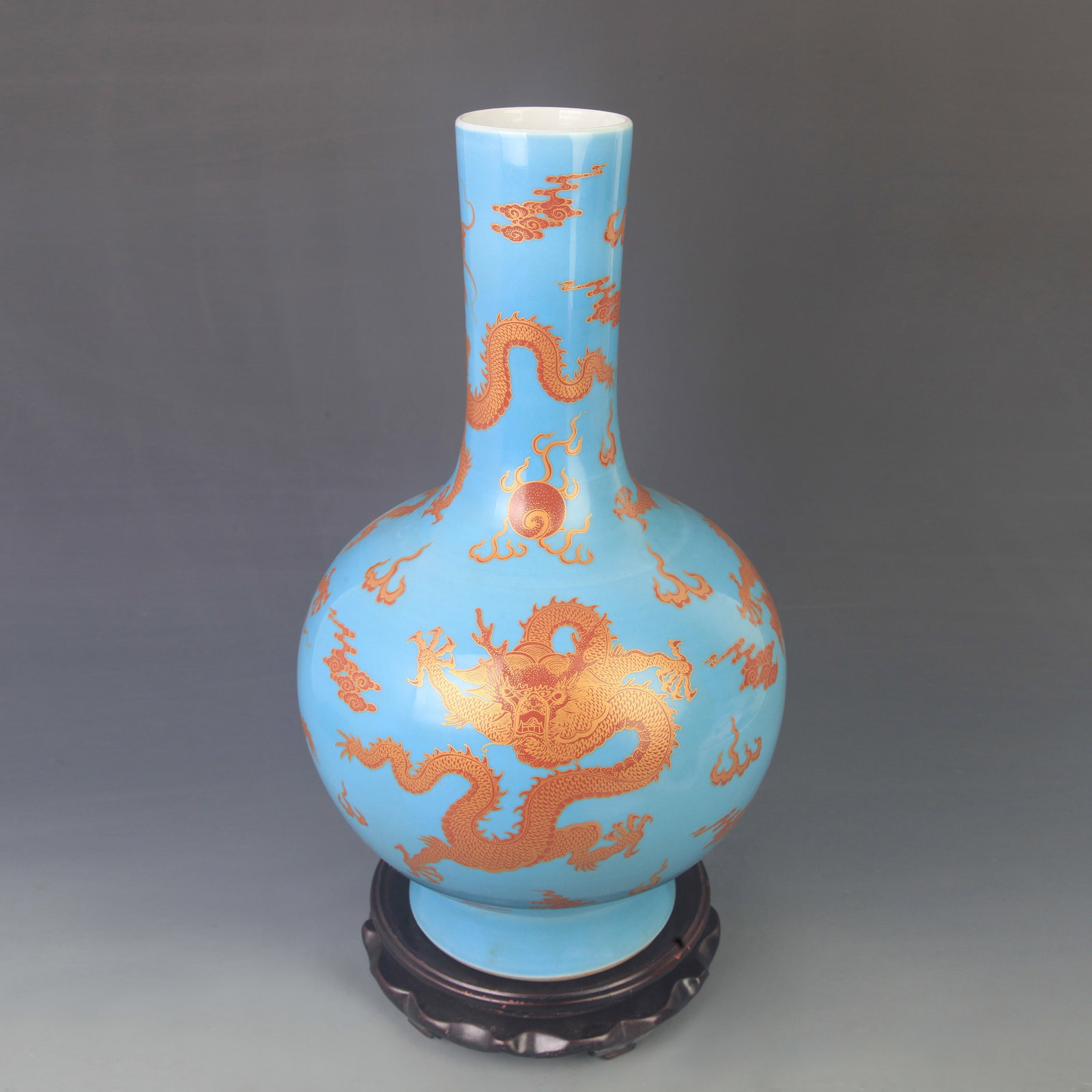 FAMILLE ROSE LARGE VASE WITH LIGHT GREEN GROUND AND DRAGON PATTERN: Qing Dynasty Kang Xi Period; High: 16.3 inch; Diameter: 7.30 inch; wooden base for picture and display purpose only.