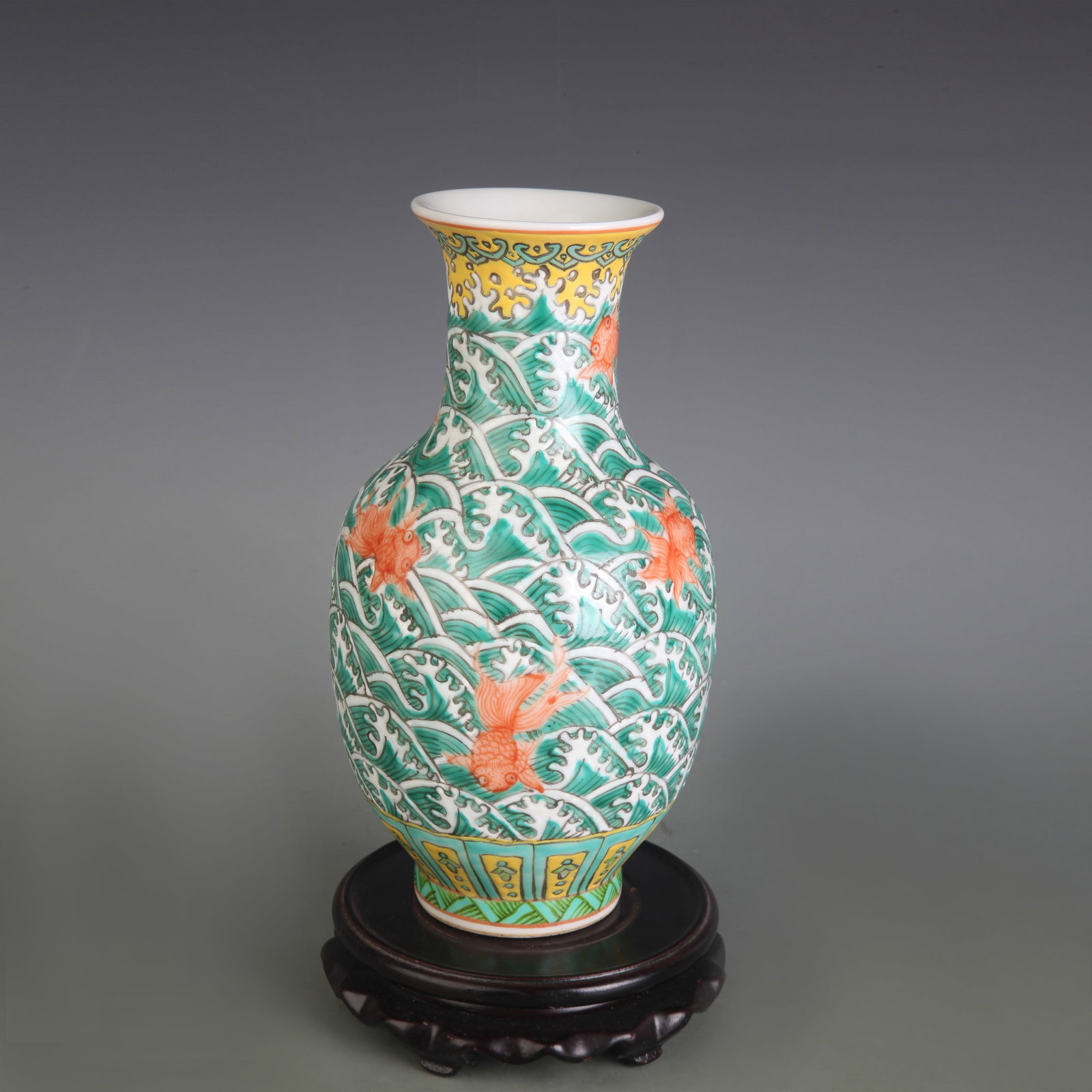 A FAMILLE ROSE VASE WITH FISH AND ALGAE MOTIF: Qing Dynasty; Diameter: 3.0 inch; High: 8.9 inch; wooden base for picture and display purpose only.