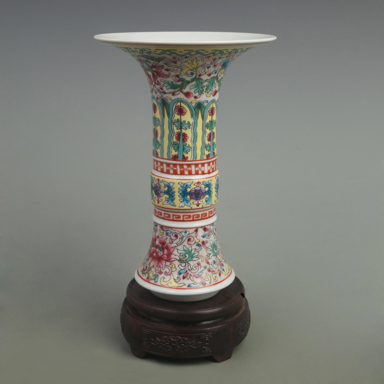 RARE FAMILLE ROSE COLOR FLOWER PATTERN FLOWER VASE: Qing Dynasty Qian Long Period; High: 9 inch; Diameter:6.3 inch; wooden base for picture and display purpose only.