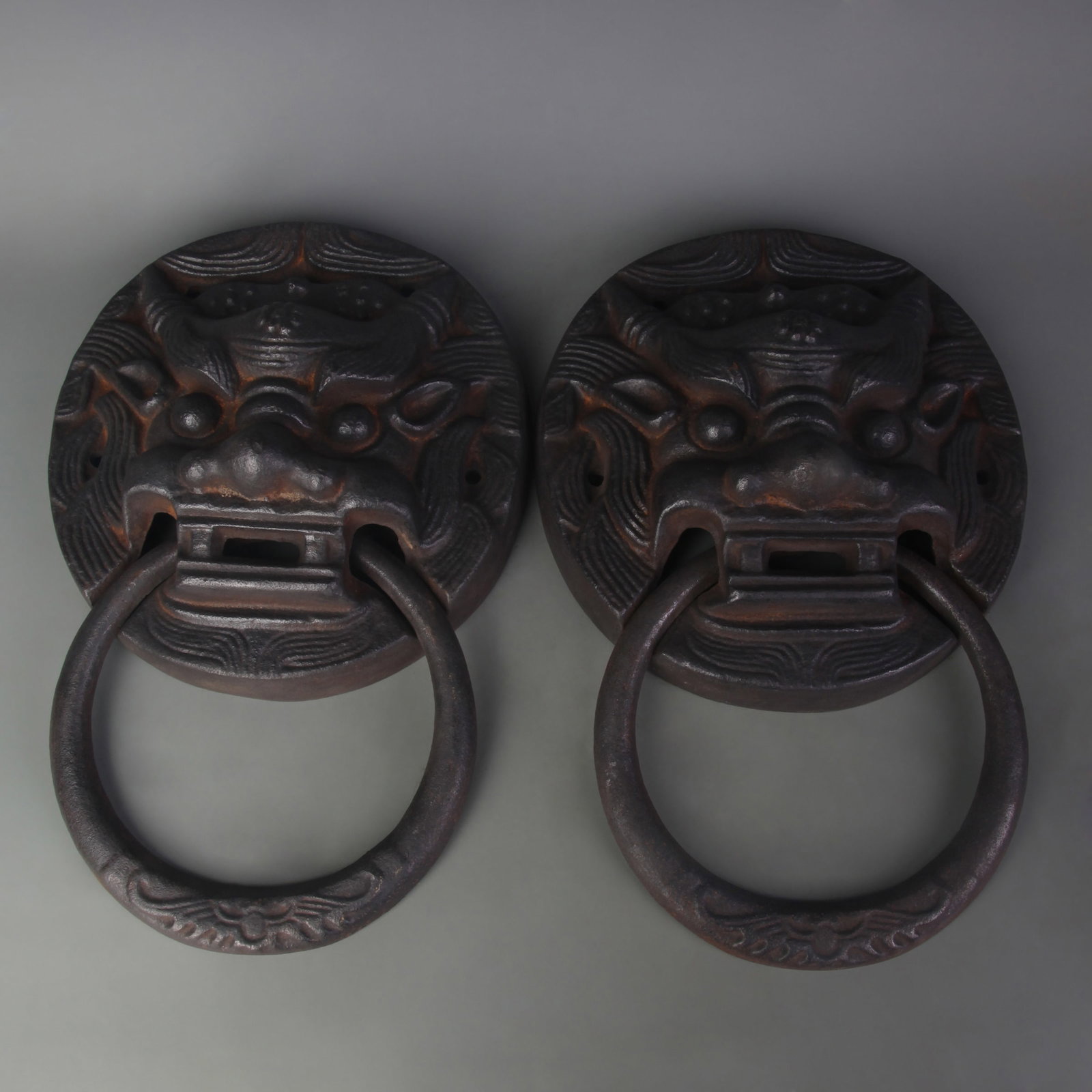 A LARGE PAIR OF CAST IRON DOOR RING HANDLES: Qing Dynasty; Width: 8.7 inch; Long: 13.4 inch
