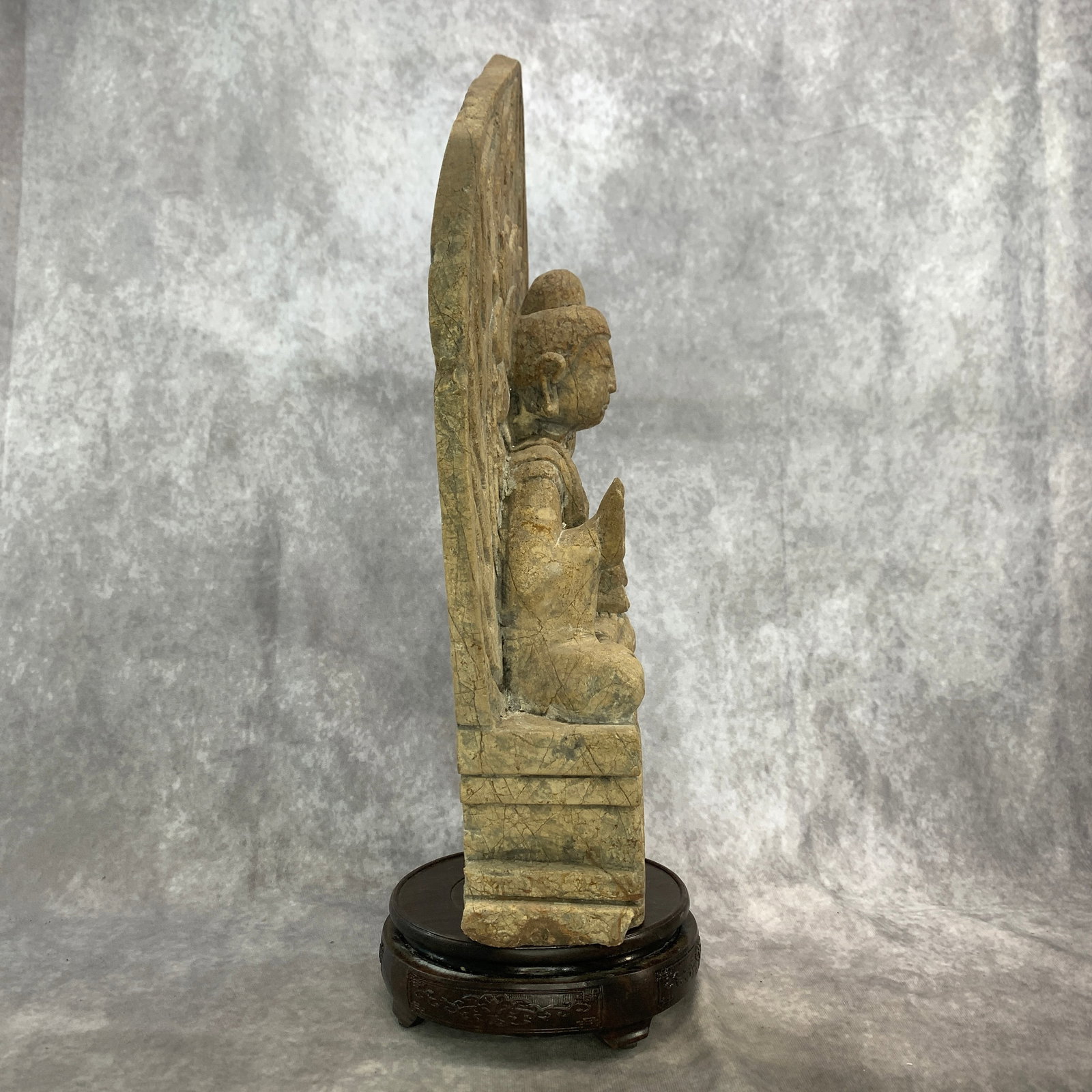 A LARGE CARVED STONE BUDDHIST DEVOTIONAL STELE - 4