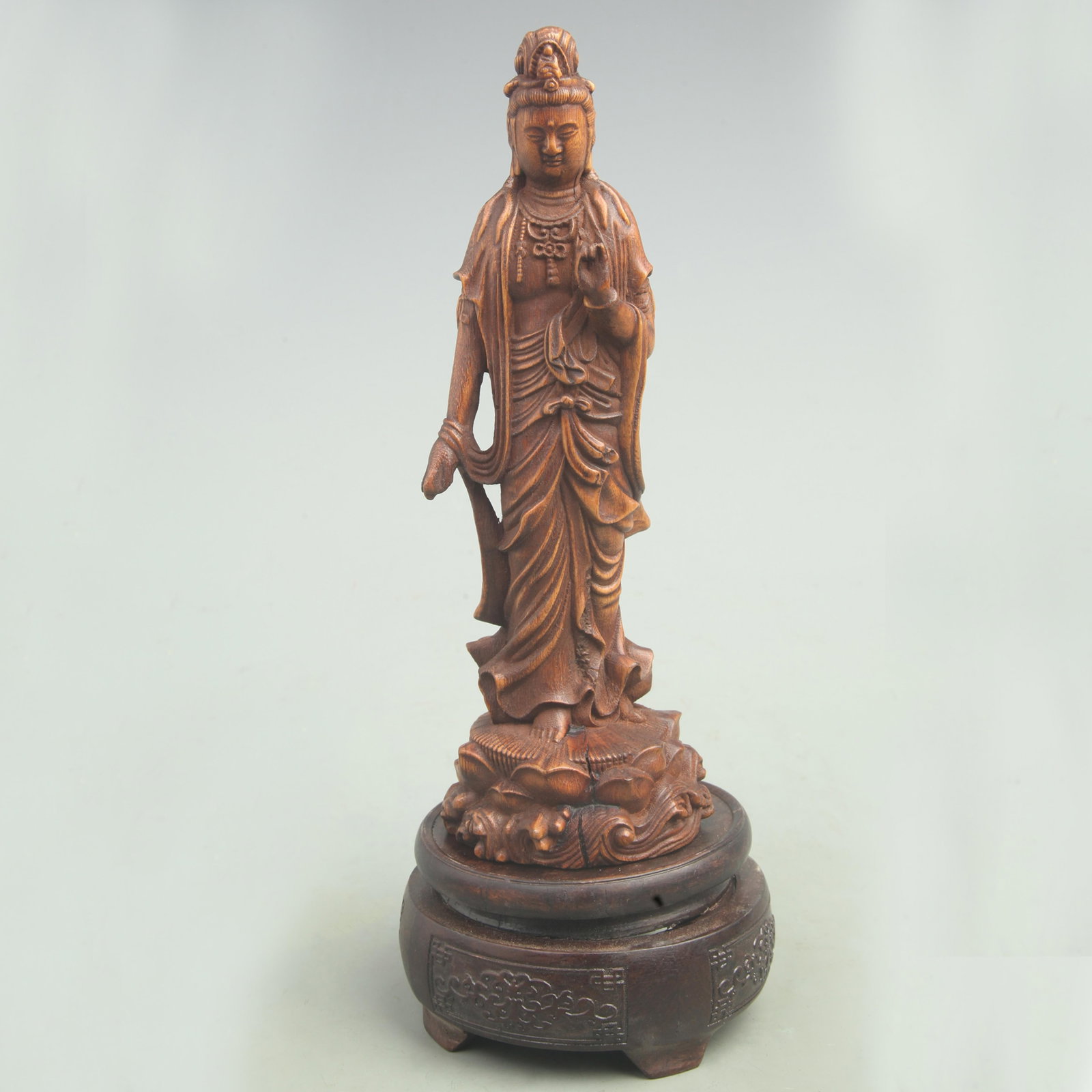 A FINE BOXWOOD CARVING GUANYIN STATUE: Qing Dynasty; High: 8 inch; Width: 2.6 inch; wooden base for picture and display purpose only.