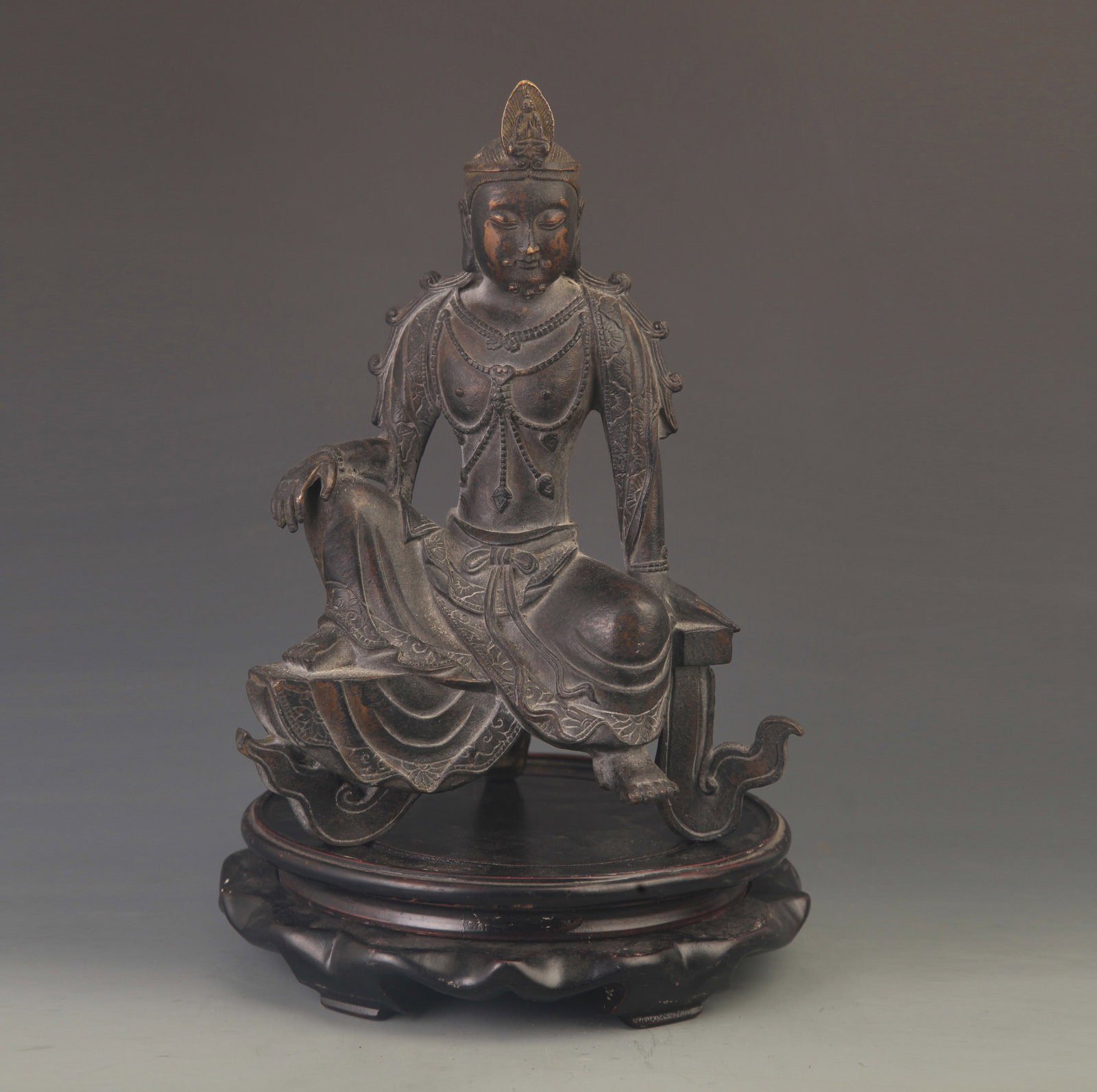 RARE BRONZE GUAN YIN STATUE: 16th Century, High: 10.00 inch; Width: 7.0 inch; wooden base for picture and display purpose only.