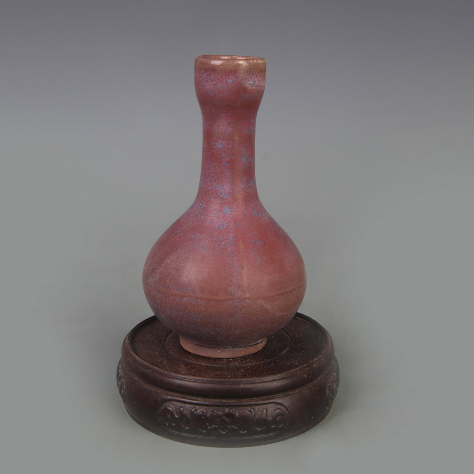 FAMILLE ROSE GROUND PEACOCK PATTERN CYLINDER STYLE PORCELAIN VASE: Qing Dynasty Qian Long Period; High: 9.50 inch; Width: 4.00 inch; wooden base for picture and display purpose only.