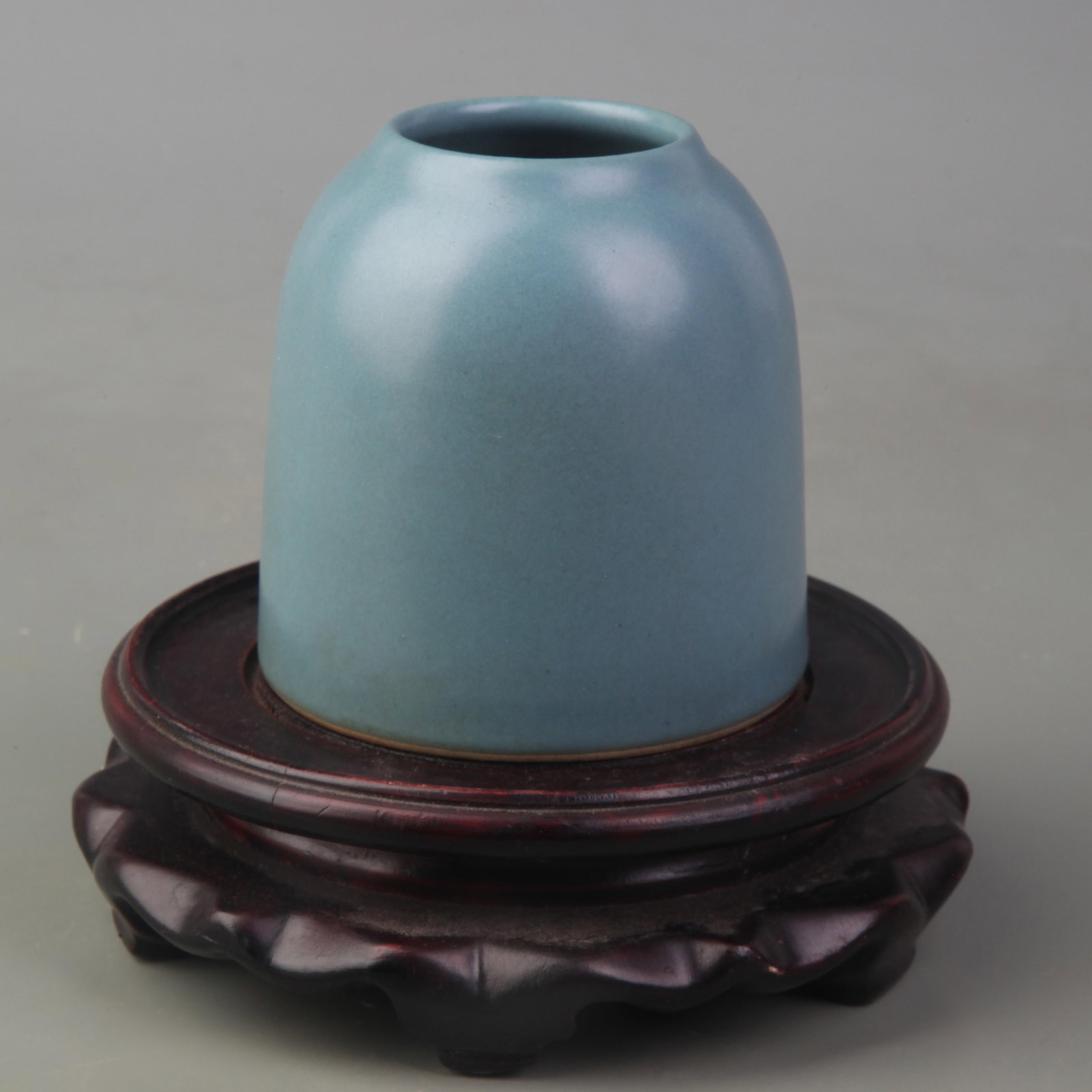A FINE LIGHT BLUE COLOR GLAZE PORCELAIN WATER BASIN: Ming Dynasty Style Jia Qing Period Diameter:Diameter: 1.7 inch; High: 3.1 inch; wooden base for picture and display purpose only.