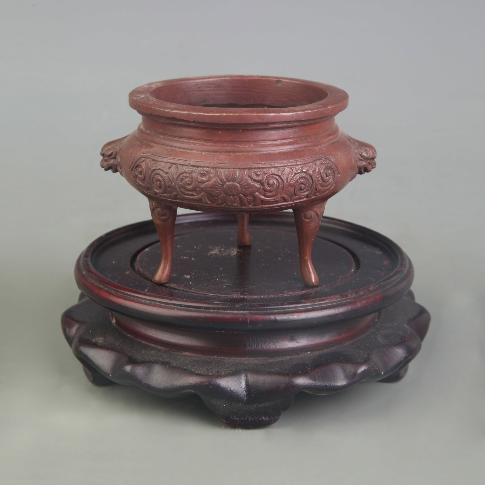 SMALL TRIPOD CENSER WITH BEAST HANDLES, INSCRIBED WU YAN JING: Qing Dynasty; Diameter: 2.9 inch; High:2.4 inch; wooden base for picture and display purpose only.