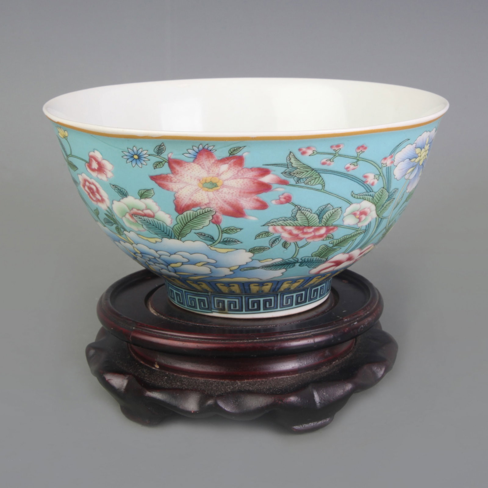 FAMILLE ROSE FLORAL PORCELAIN BOWL WITH ENAMEL DECORATION: Qing Dynasty Yong Zhen Period; Diameter: 6.5 inch; High: 3.2 inch; wooden base for picture and display purpose only.