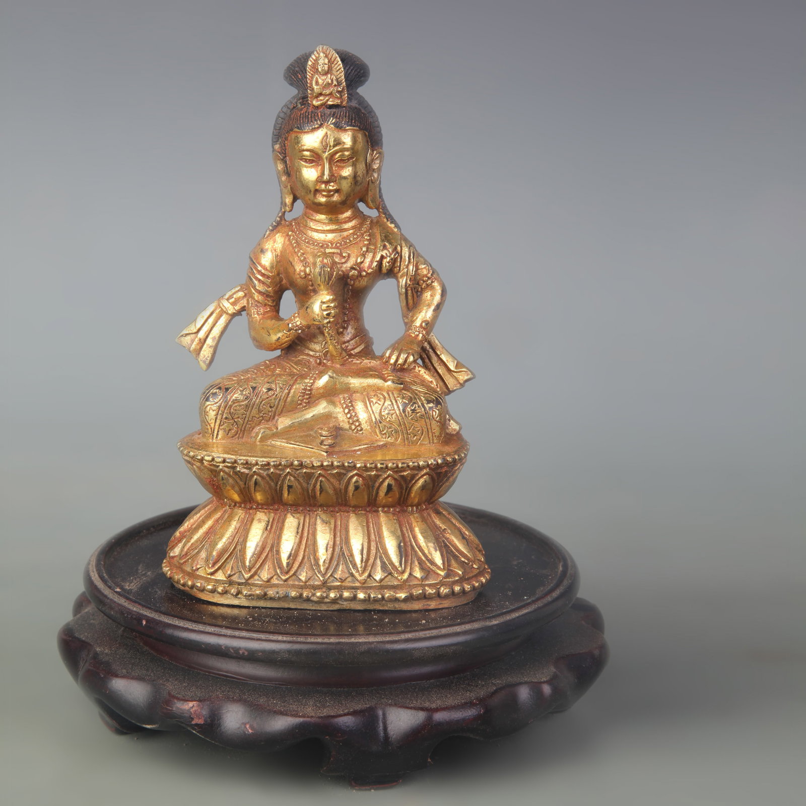 A FINE GILT BRONZE GUANYIN STATUE: Qing Dynasty; Width: 3.3 inch; High: 5.3 inch; wooden base for picture and display purpose only.