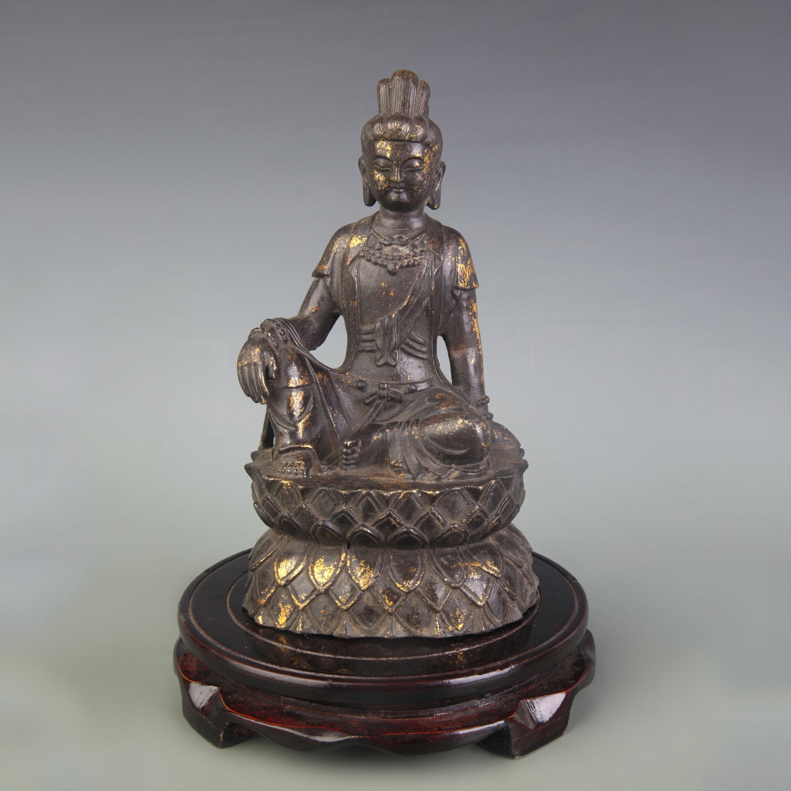 A FINE BRONZE SEATED GUAN YIN STATUE: Qing Dynasty; High: 9.5 inch; wooden base for picture and display purpose only.