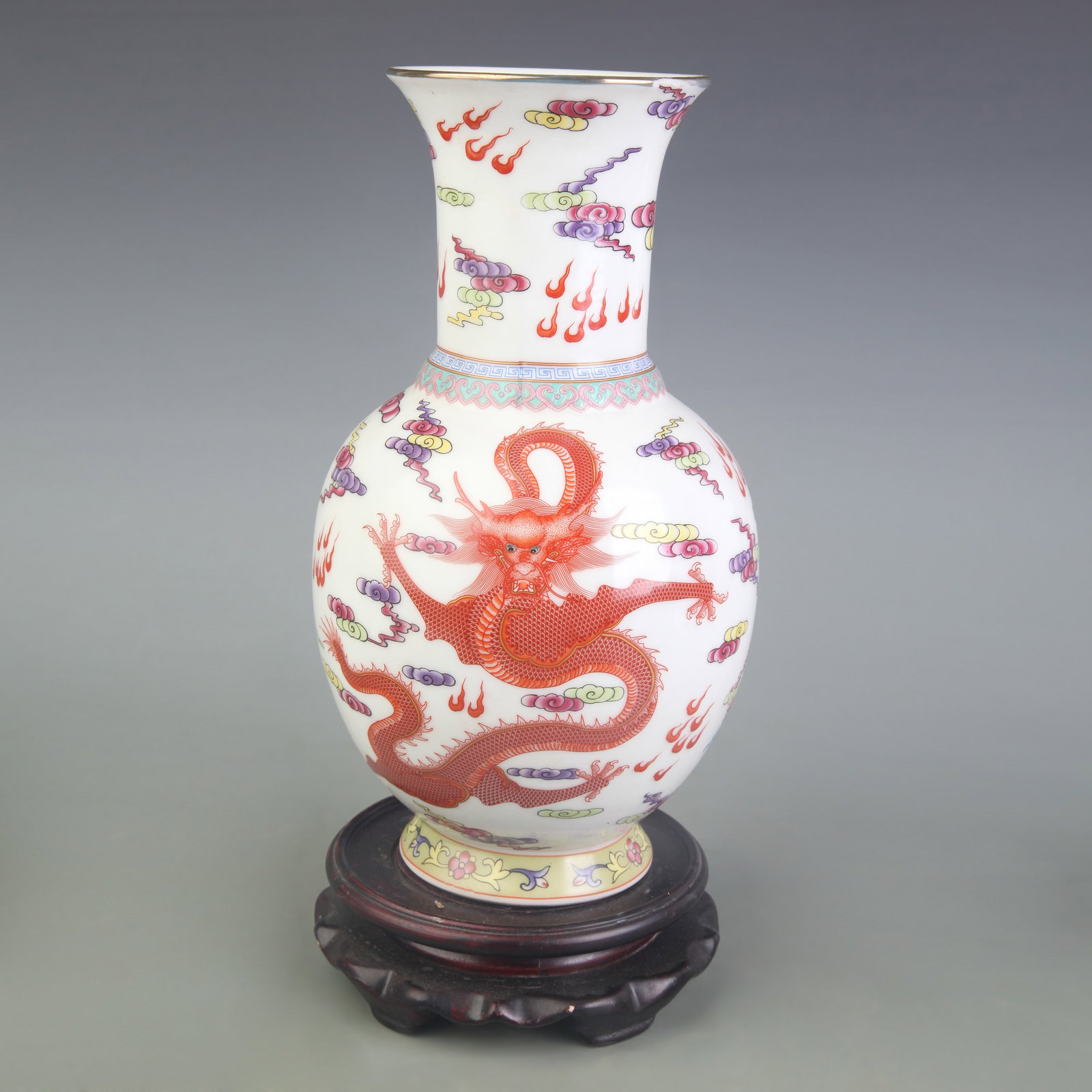 A FAMILLE ROSE DRAGON MOTIF OPEN-MOUTH PORCELAIN VASE (1 of 5)