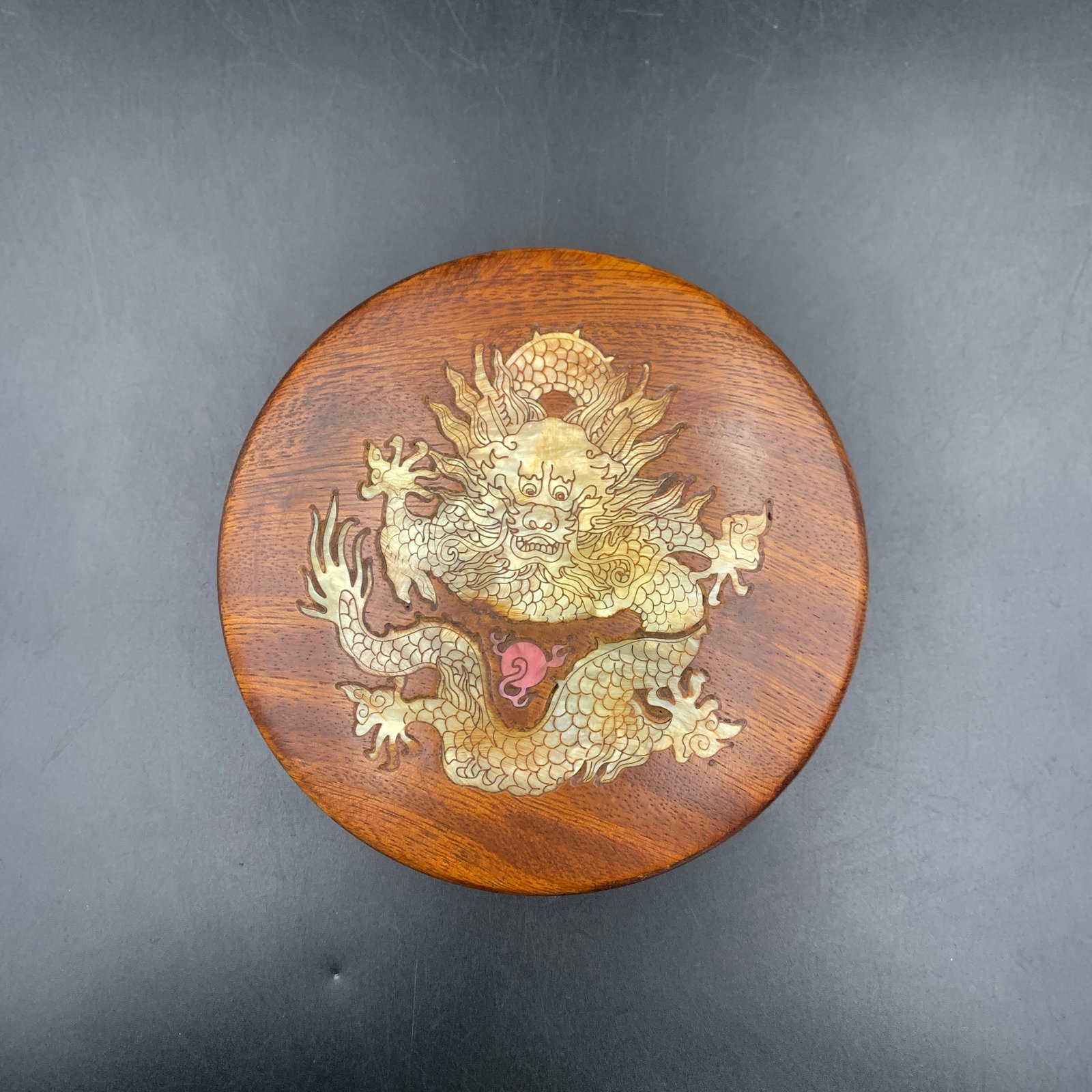 A FINE WOOD INLAY CIRCULAR LIDDED BOX - 3