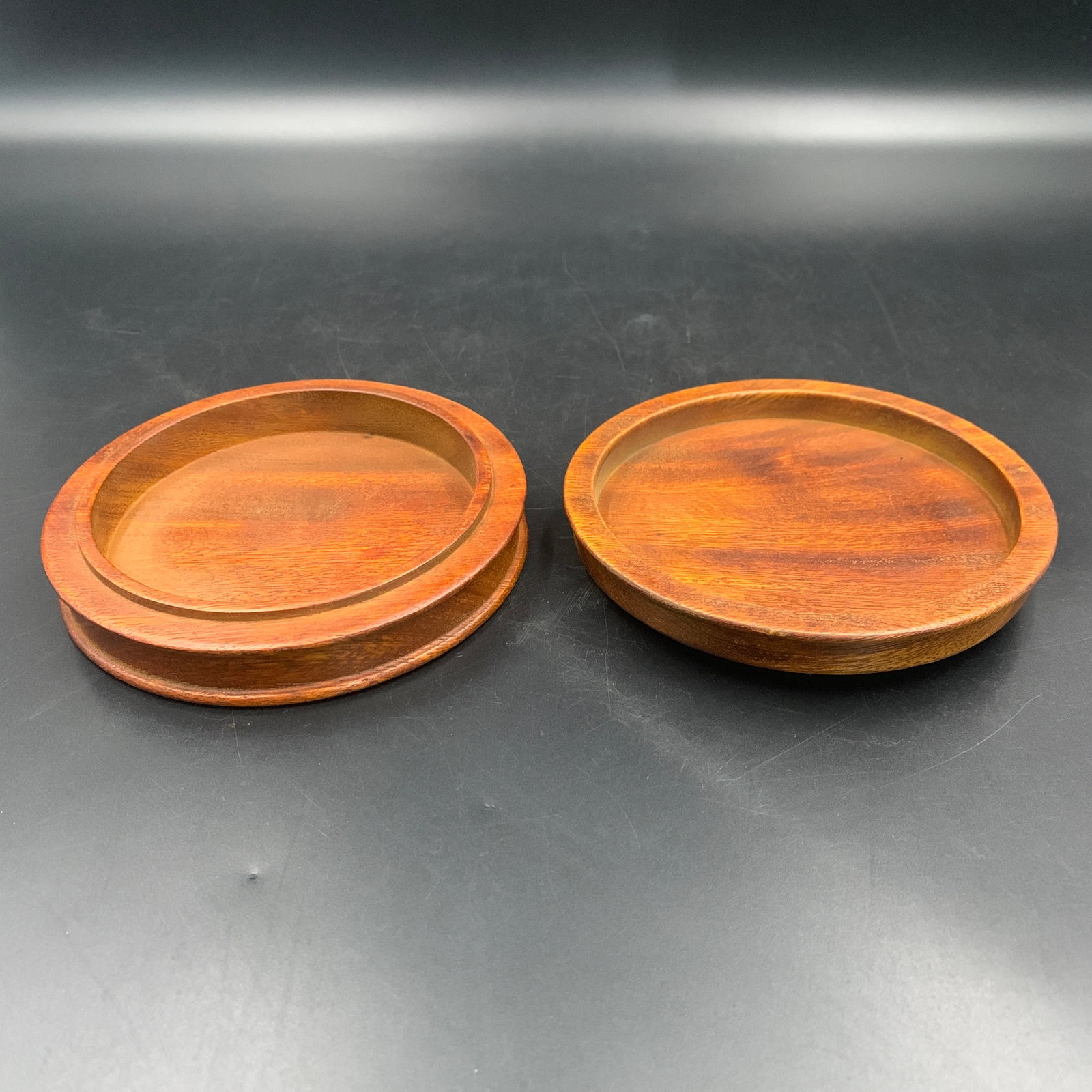 A FINE WOOD INLAY CIRCULAR LIDDED BOX - 4