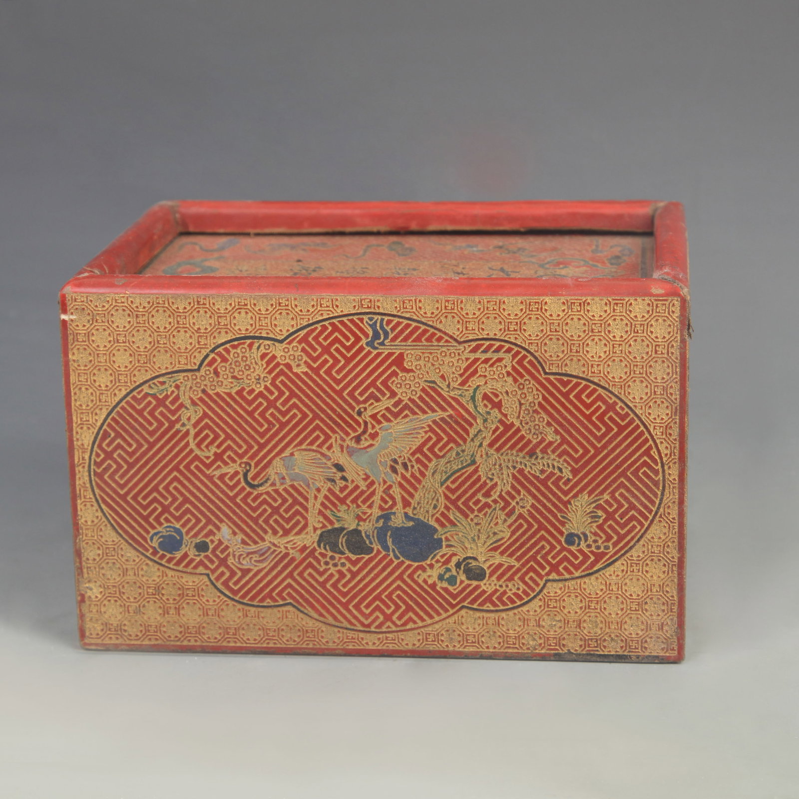 A FINE CHINESE LACQUER CRANE PATTERN PAINTED WOODEN JEWELRY BOX: Qing Dynasty Qian Long Period, High: 4.25 inch; Width: 4.75 inch; Long: 6.75 inch;