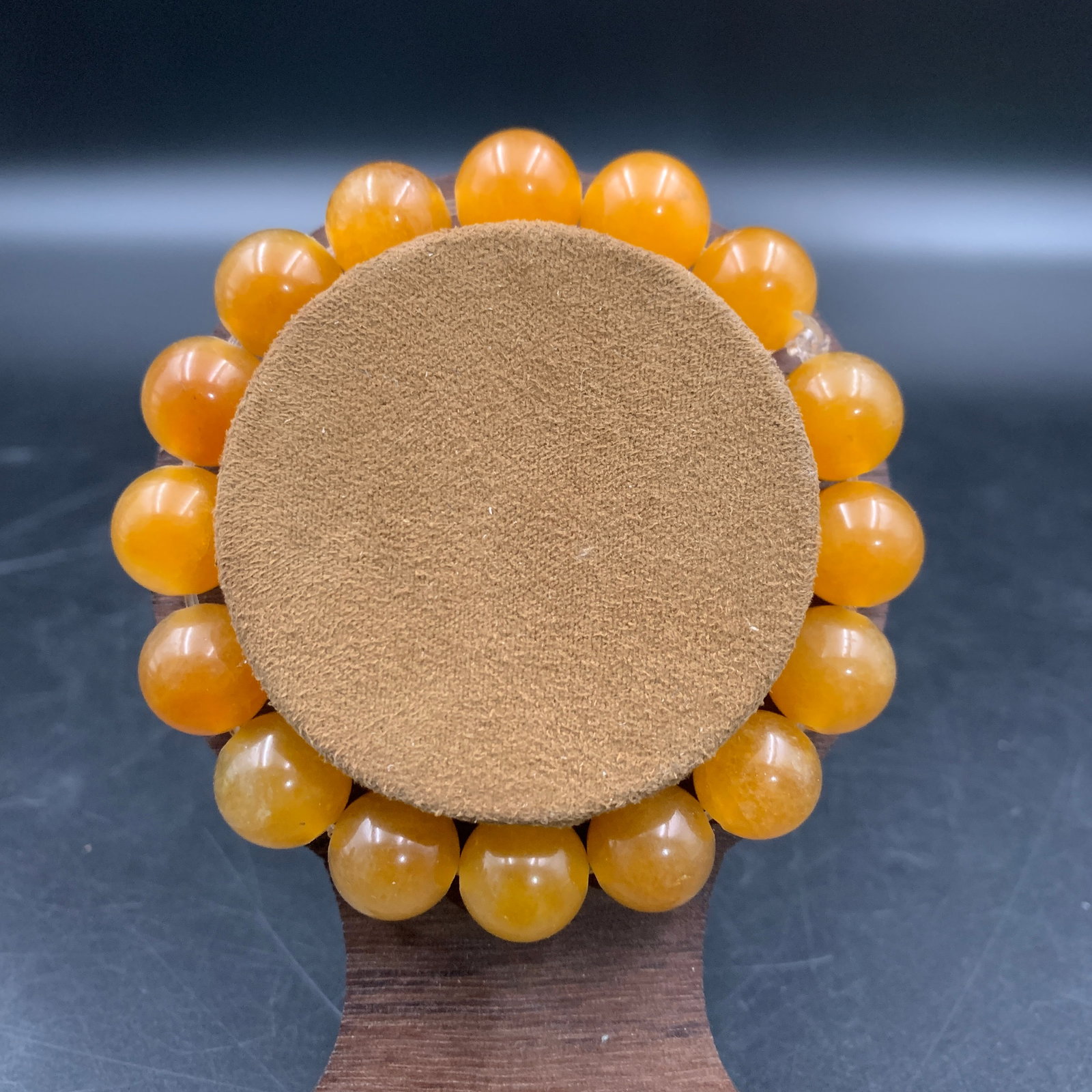 A FINE JADE MADE BRACELET - 2