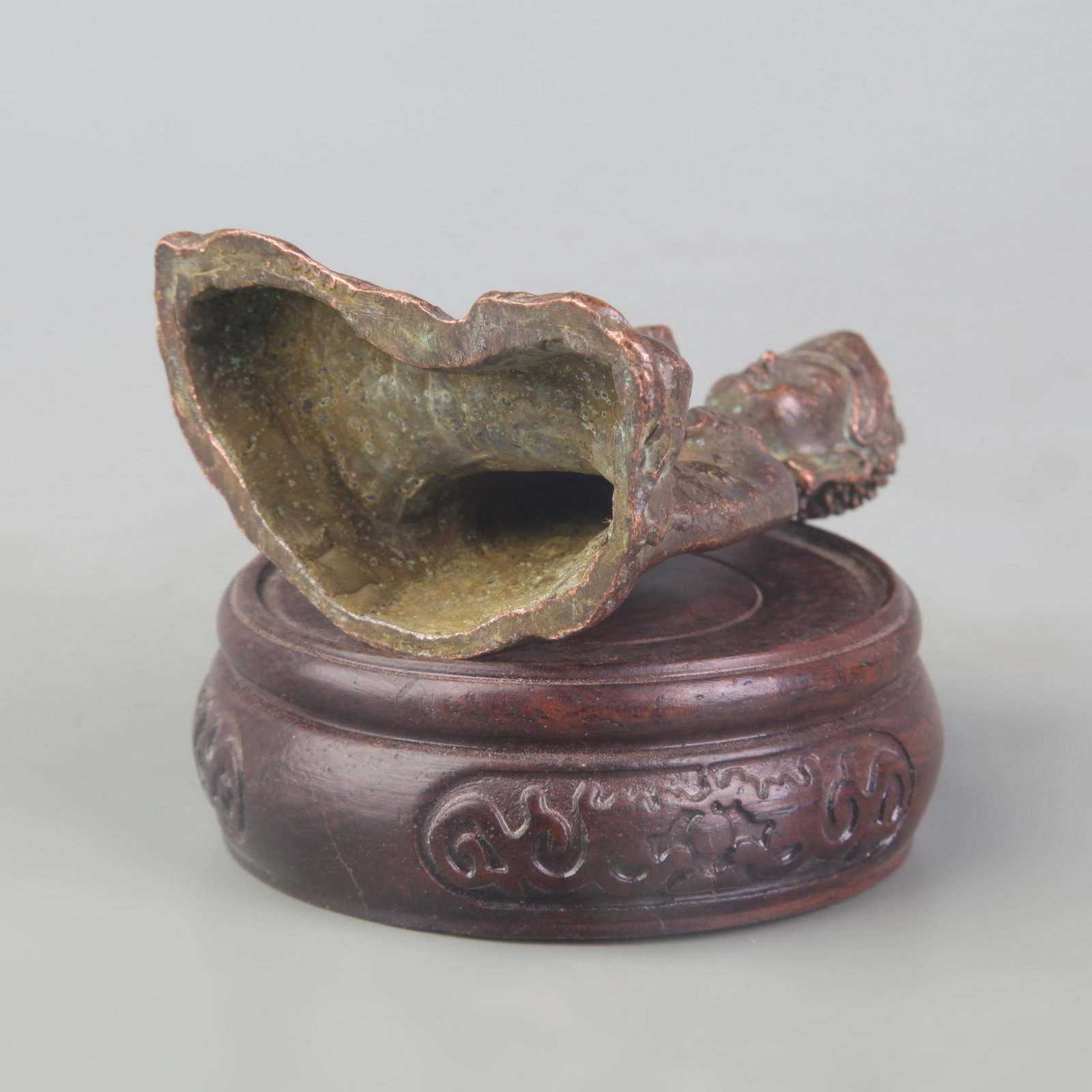 A SMALL BRONZE BUDDHA STATUE - 5