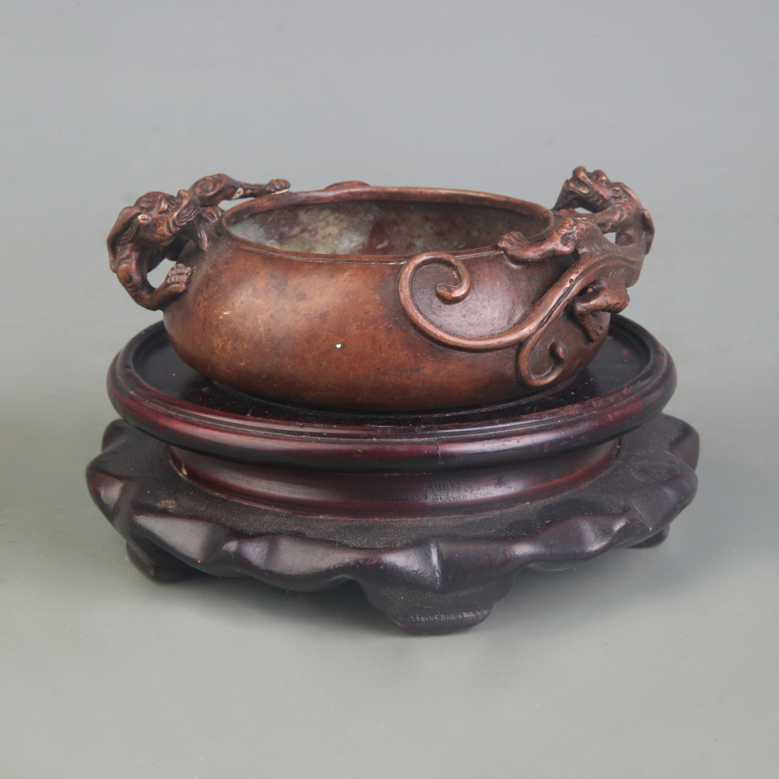 A WU YANJING-MARK BRONZE CENSER WITH CHILONG HANDLES: Qing Dynasty; Width: 4.5 inch; High: 1.5 inch; wooden base for picture and display purpose only.