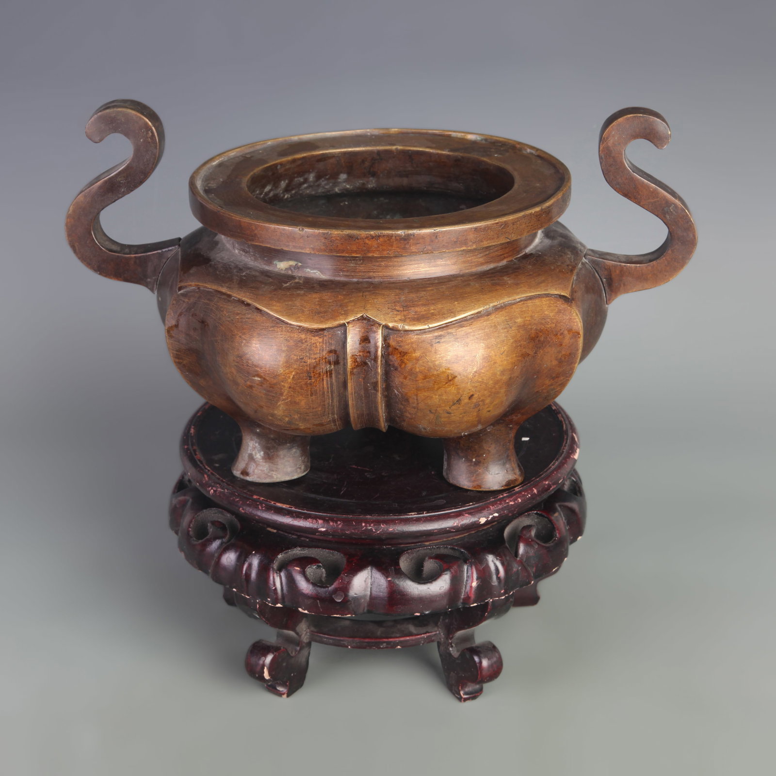 A LARGE DOUBLE-HANDLED TRIPOD INCENSE BURNER: Ming Dynasty Xuan De Style; Long: 12.5 inch; Width: 9.0 inch; High: 7.4 inch; wooden base for picture and display purpose only.