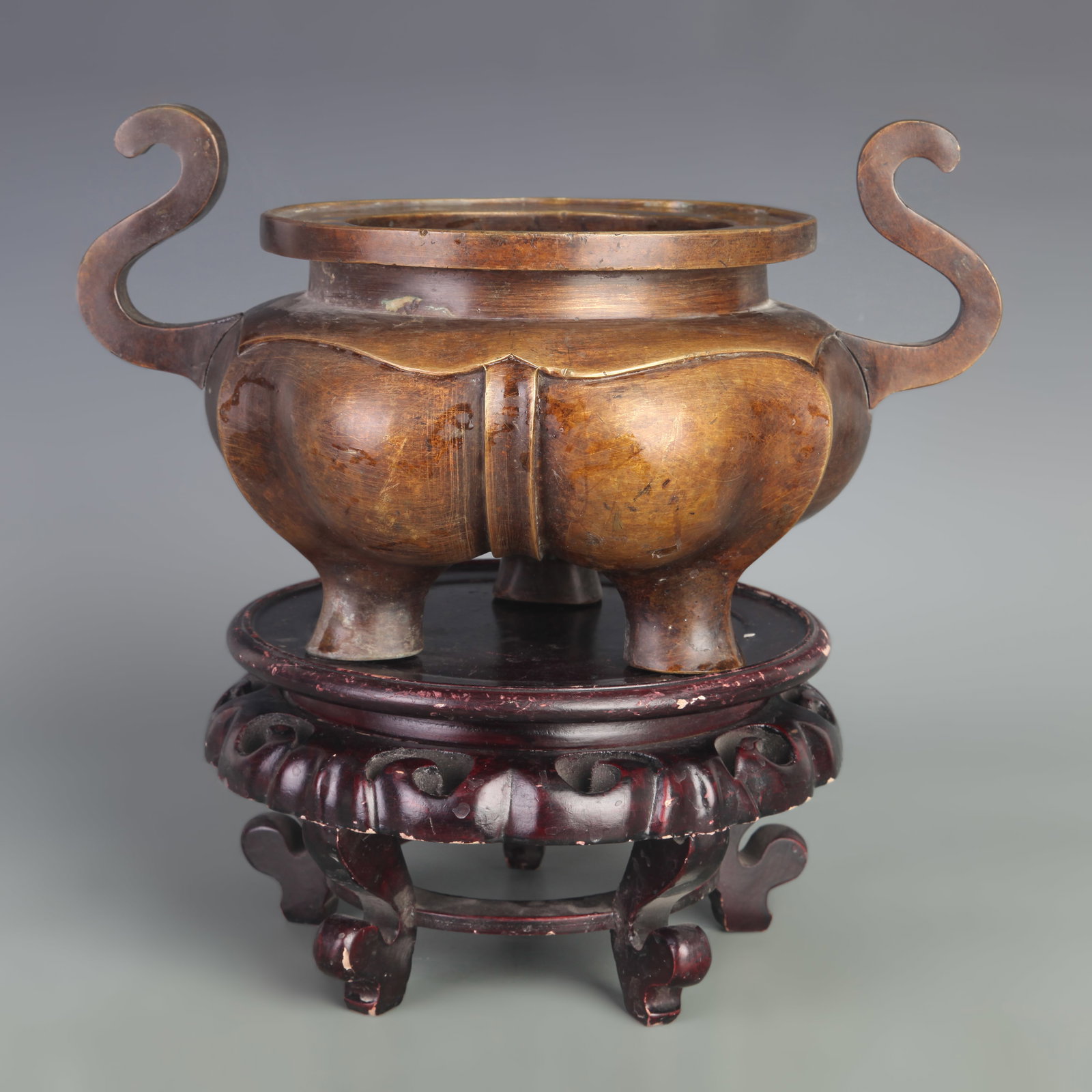 A LARGE DOUBLE-HANDLED TRIPOD INCENSE BURNER - 2