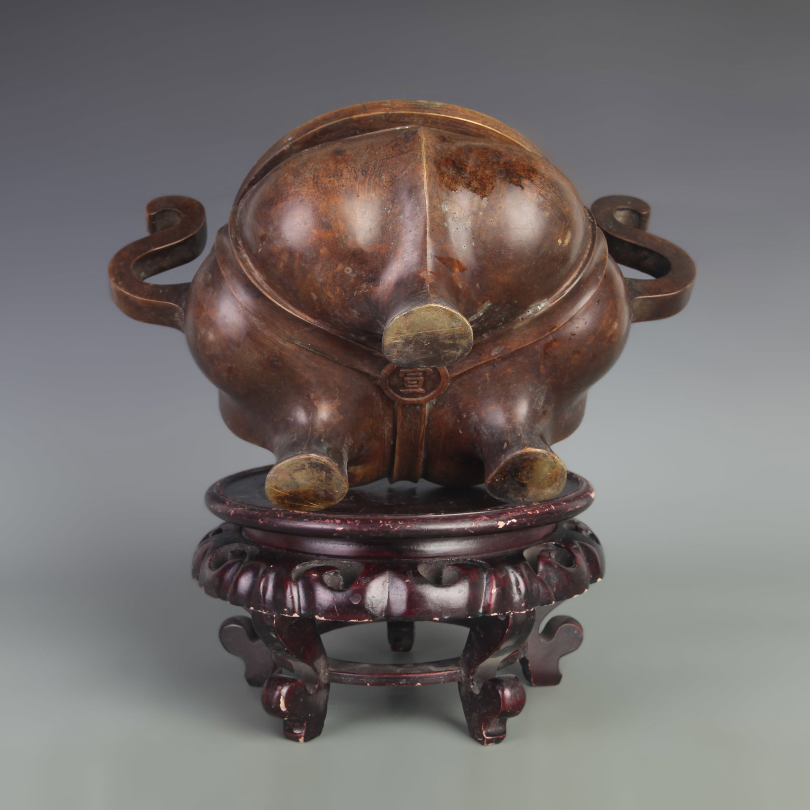 A LARGE DOUBLE-HANDLED TRIPOD INCENSE BURNER - 4