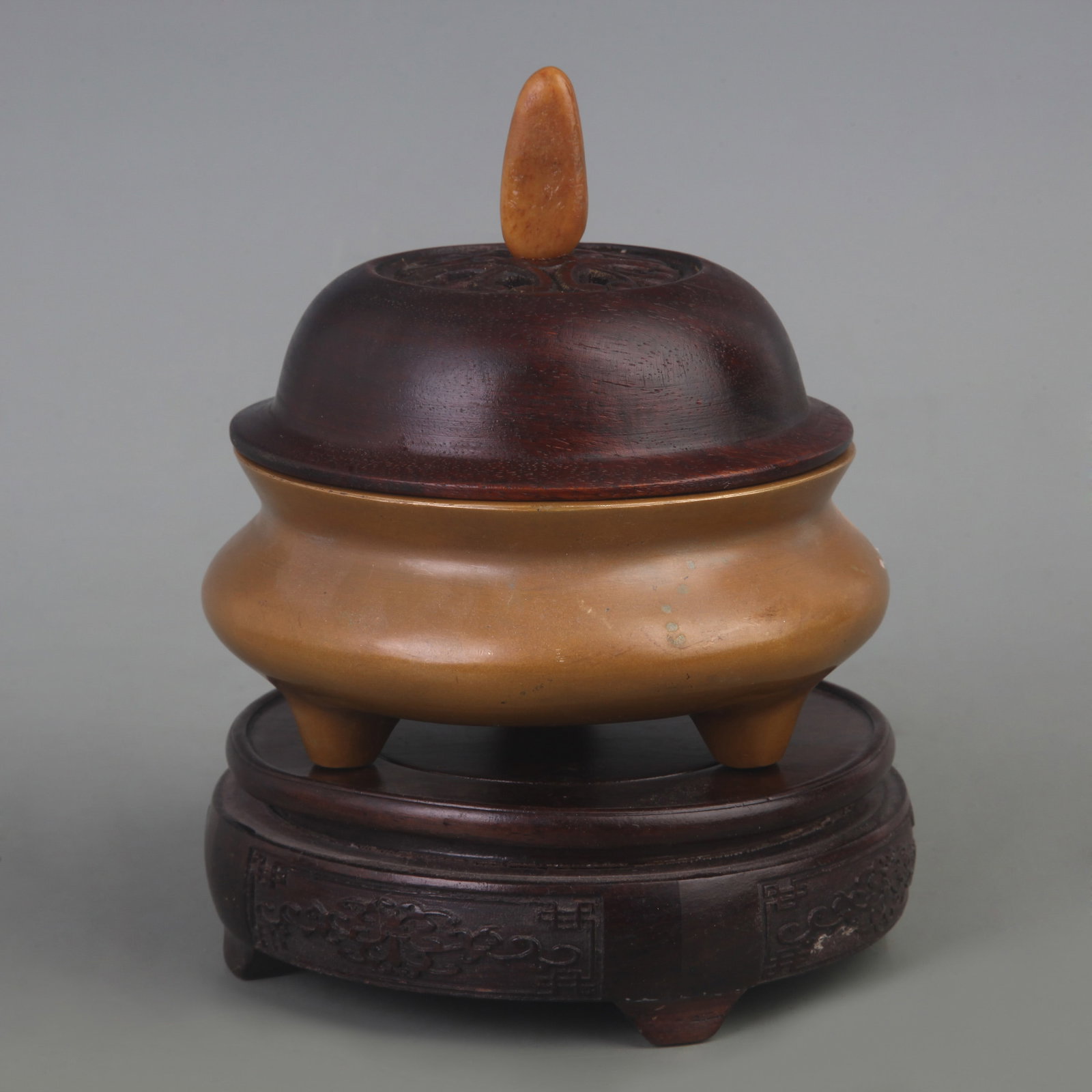 RARE THREE FOOT BRONZE CENSER WITH REDWOOD LID: Ming Dynasty Style Xuan De Period; Diameter: 5.3 inch; High: 5.3 inch; wooden base for picture and display purpose only.