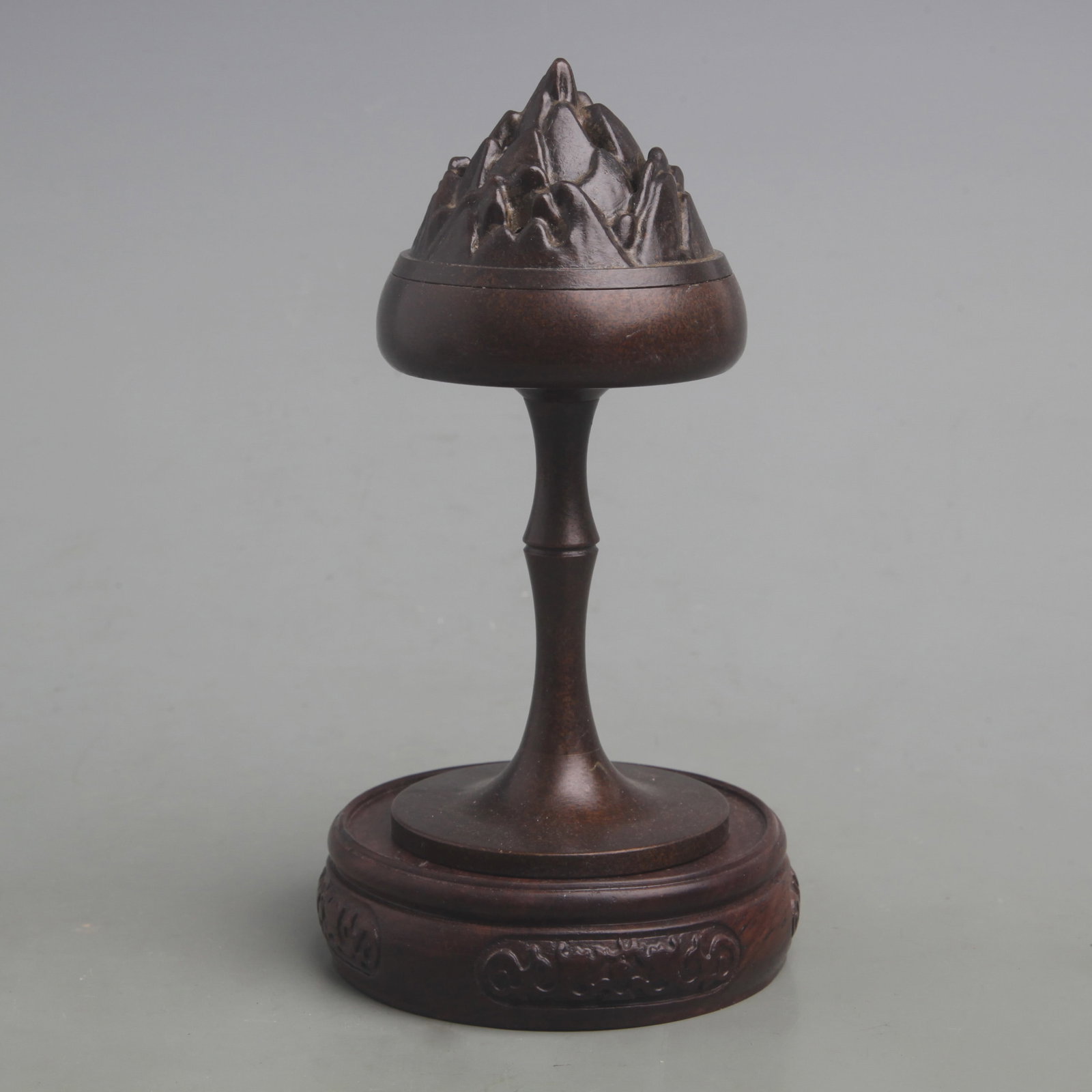 A FU SHAN-STYLE BRONZE INCENSE BURNER: Ming Dynasty Style; Diameter: 2.6 inch; High: 6.0 inch; wooden base for picture and display purpose only.