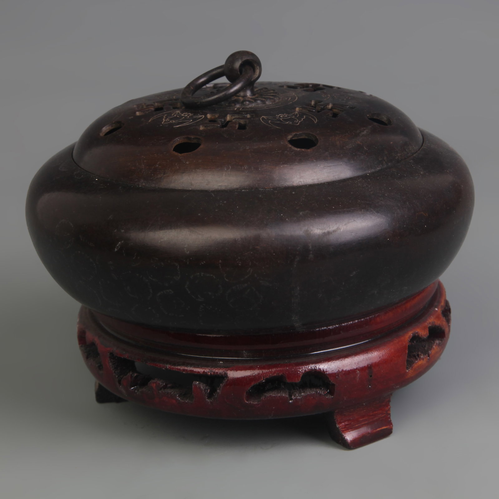 AN INCENSE BURNER WITH BAT MOTIF AND CIRCULAR FOOT: Qing Dynasty; Diameter: 5.5 inch; High: 2.5 inch; wooden base for picture and display purpose only.