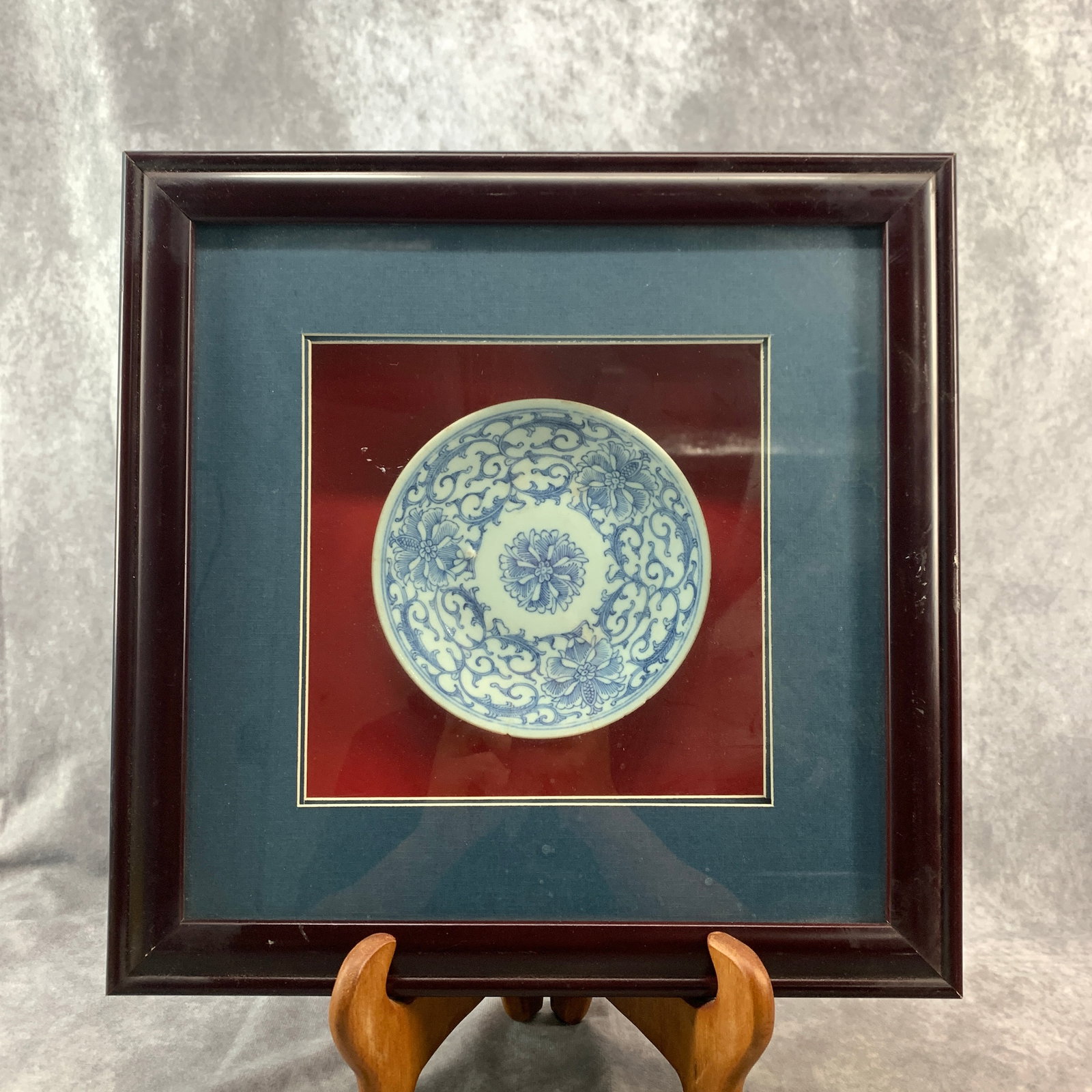 A CHINESE BLUE AND WHITE 'LOTUS SCROLL' PORCELAIN DISH, SHADOWBOX FRAMED: Ming Dynasty; Long: 13.7 inch; Width:13.7 inch; High: 2.1 inch; Diameter: 5.7 inch; wooden base for picture and display purpose only.