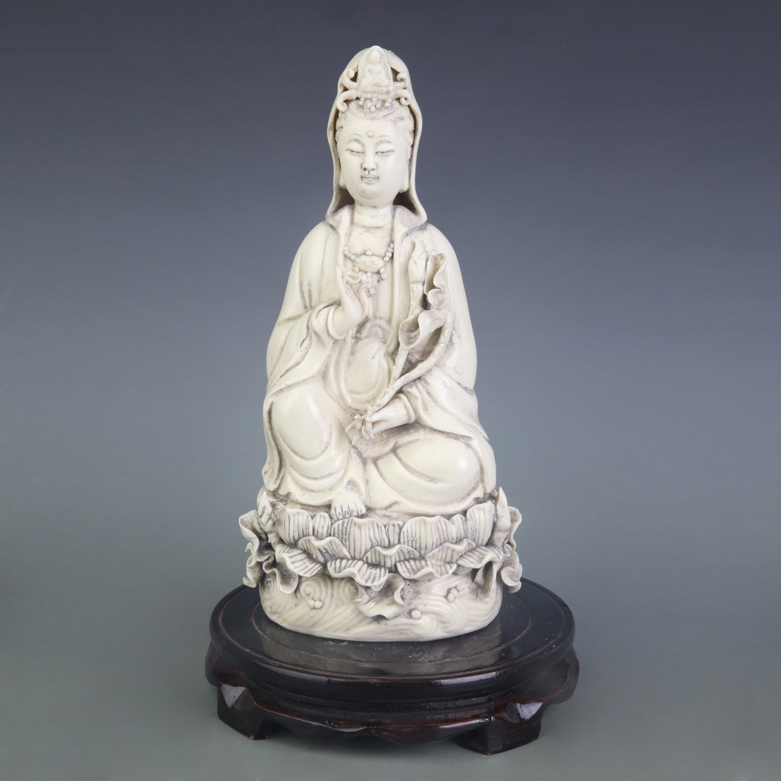 A FINE DEHUA BLANC-DE-CHINE PORCELAIN FIGURE OF GUANYIN: Ming Dynasty Style; High: 10.2 inch; wooden base for picture and display purpose only.