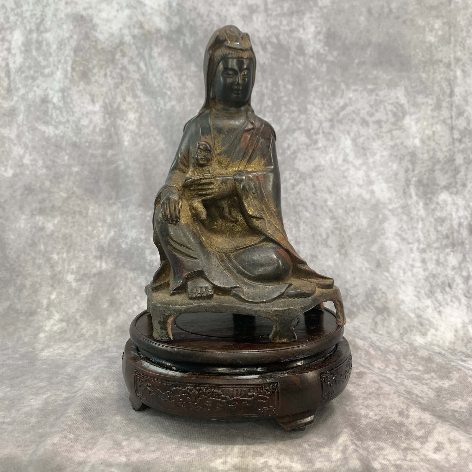 A FINE SEATED GUAN YIN BRONZE STATUE: 20th Century; Long: 5.6 inch; Width:4 inch; High: 8.7 inch; wooden base for picture and display purpose only.