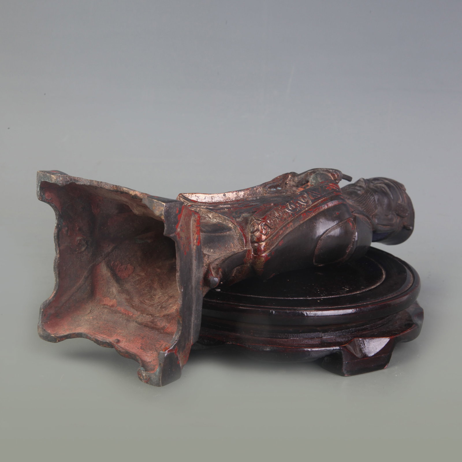 A FINE BRONZE OFFICIAL FIGURE - 5