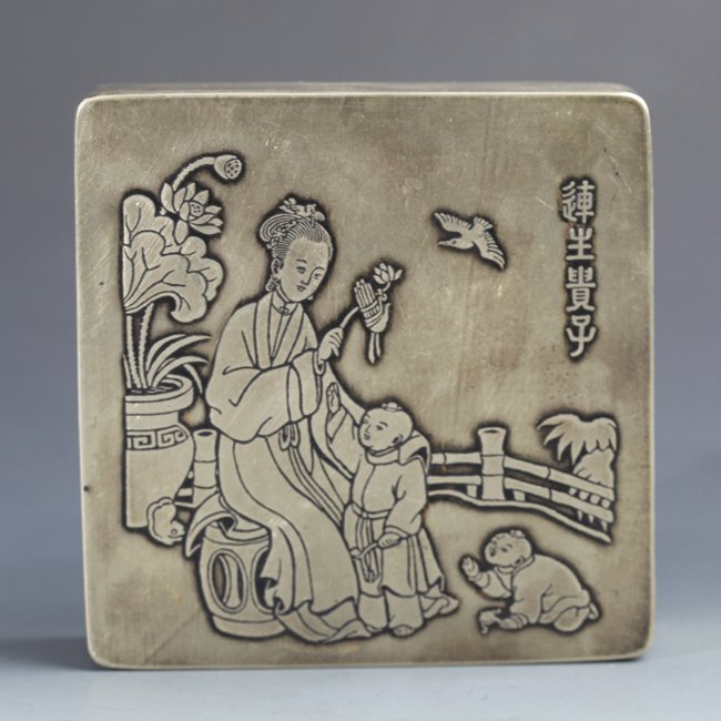A SQUARE "MOTHER AND SON" CARVING BRONZE INK BOX: 20th Century, H:1.3 in x L:4.5 in