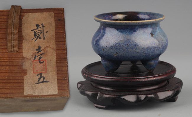 A BLUE COLOR PORCELAIN CENSER, "YUE YAO": Yuan Dynasty, H:2.2 in×D:2.9 in