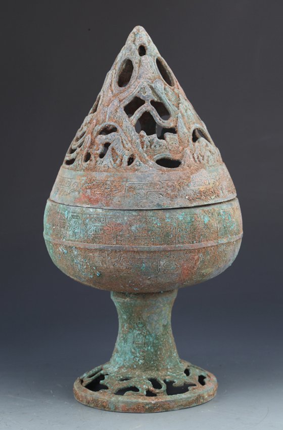 A VERY OLD AND CARVED BRONZE COPY CENSER: Western Han Dynasty, H:12.9 in×W:6.7 in