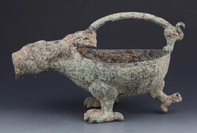 A BRONZE COPY OF ANIMAL SHAPE WATER JAR: Shang Dynasty, H:6.29 in×W:11.4 in