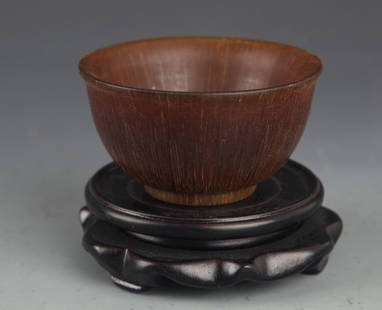 A FINELY CARVED HORN CUP: H:2.00 in×W:3.75 in