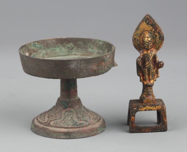 A SET OF TWO BRONZE BUDDHA SET: Han Dynasty, H:2.5 in×3.6 in