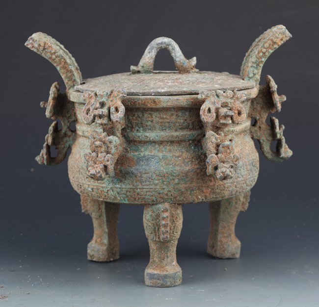 A COPY OF BRONZE ANIMAL CARVED BRONZE DING: West Zhou, H:7.8 in×W:8.6 in