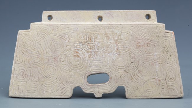 A VERY OLD AND FINELY DESIGN JADE DECOREATION: Han Dynasty, L:3.7 in×W:1.75 in