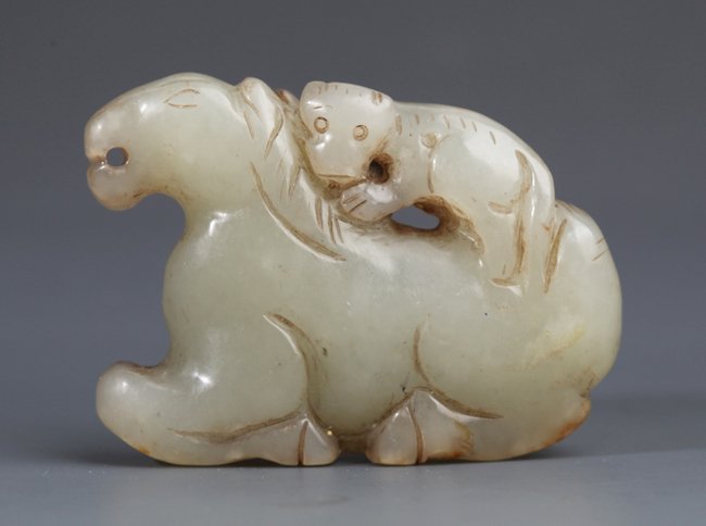 A WHITE JADE "HOURSE AND MONKY" PENDANT, "MA SHANG FENG: Qing Dynasty, L:1.5 in x W:2.2 in